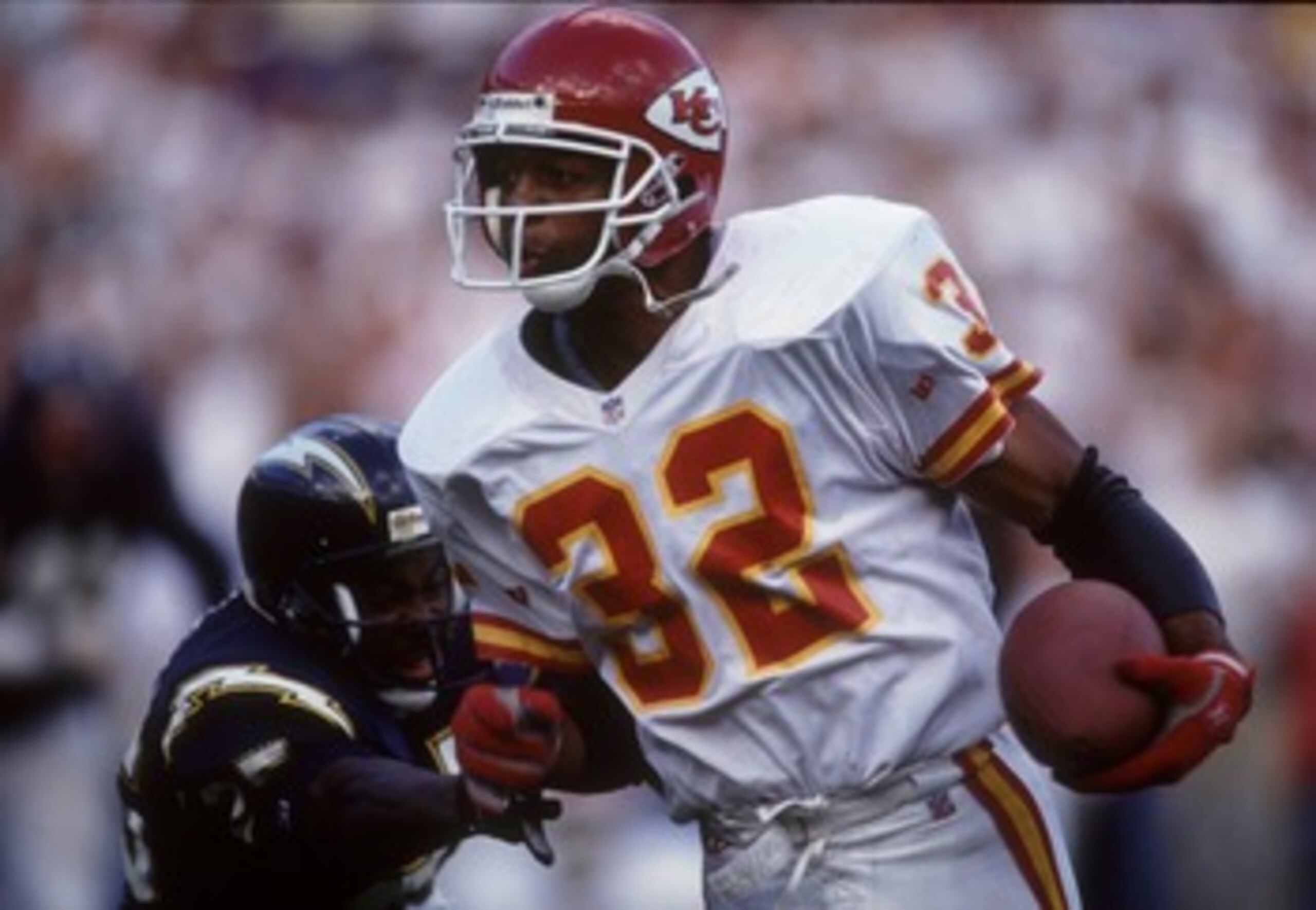 Kansas City Chiefs running back Marcus Allen races around the end on for a key 18 yard gain to the one yard line, setting up the winning touchdown, during the Chiefs'' 17-14 come from behind victory over the San Diego Chargers at San Diego Jack Murphy Sta