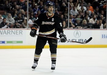 ANAHEIM, CA - APRIL 02:  Scott Niedermayer #27 of the Anaheim Ducks skates against the Vancouver Canucks at the Honda Center on April 2, 2010 in Anaheim, California.  (Photo by Jeff Gross/Getty Images)