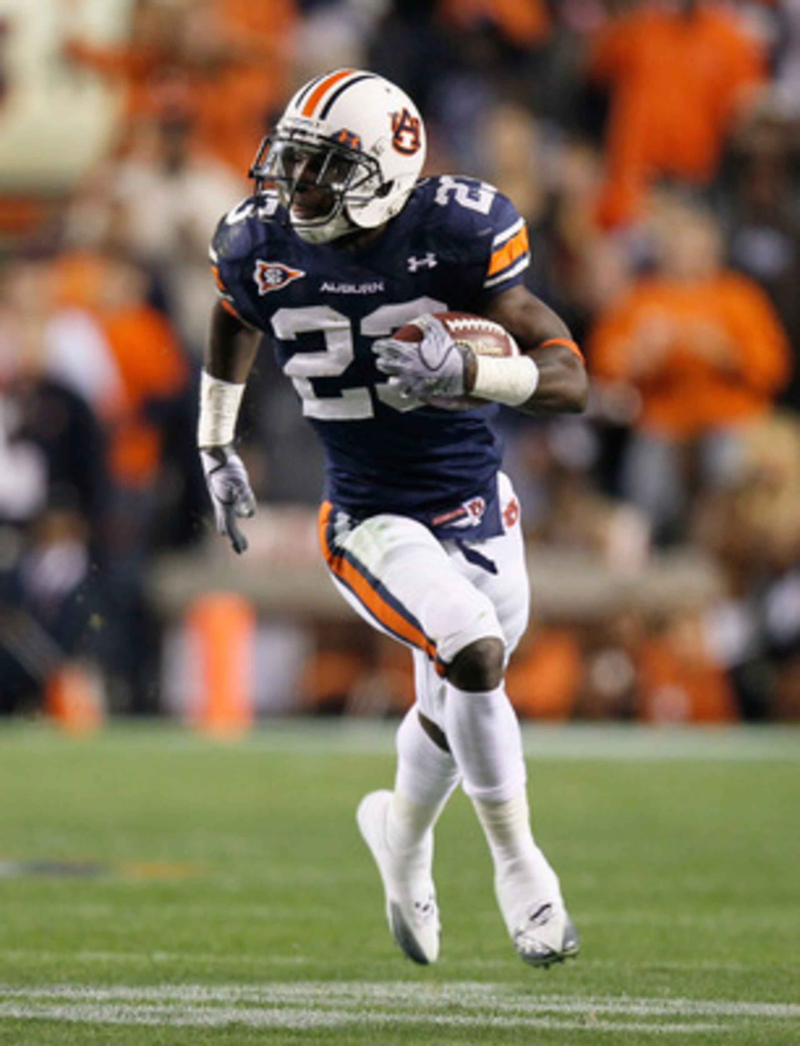 AUBURN, AL - NOVEMBER 13:  Onterio McCalebb #23 of the Auburn Tigers against the Georgia Bulldogs at Jordan-Hare Stadium on November 13, 2010 in Auburn, Alabama.  (Photo by Kevin C. Cox/Getty Images)