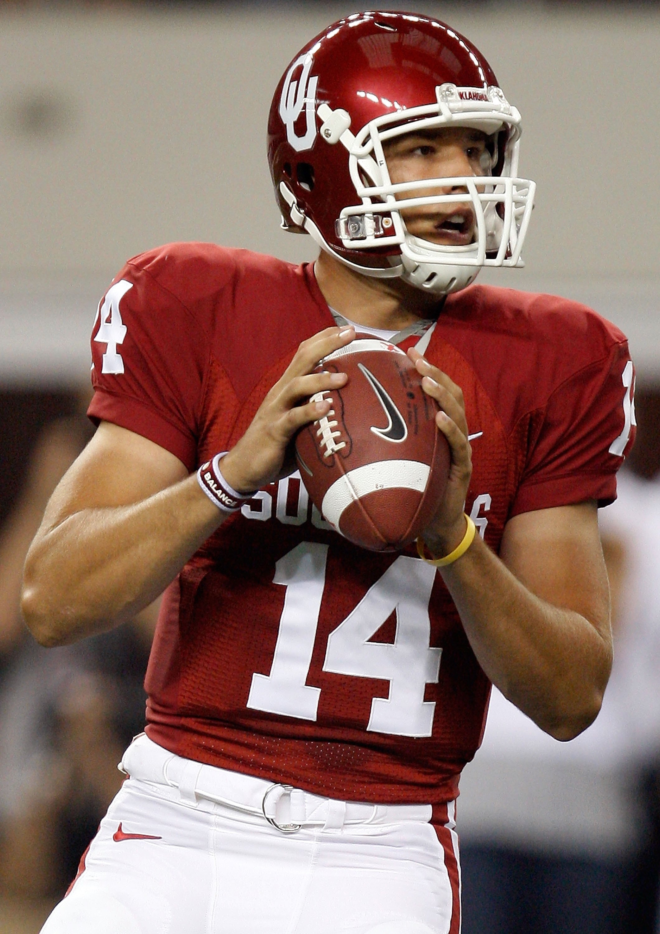 ARLINGTON, TX - SEPTEMBER 05:  Quarterback Sam Bradford #14 of the Oklahoma Sooners drops back to pass against the Brigham Young Cougars at Cowboys Stadium on September 5, 2009 in Arlington, Texas.  (Photo by Ronald Martinez/Getty Images)
