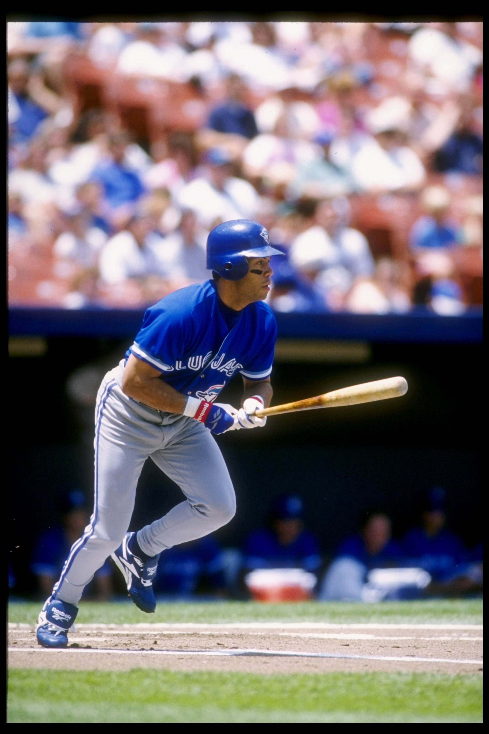 11 Jun 1995:  Second baseman Roberto Alomar of the Toronto Blue Jays runs to a base during a game against the Kansas City Royals at Royals Stadium in Kansas City, Missouri.  The Royals won the game 2-1. Mandatory Credit: Stephen Dunn  /Allsport