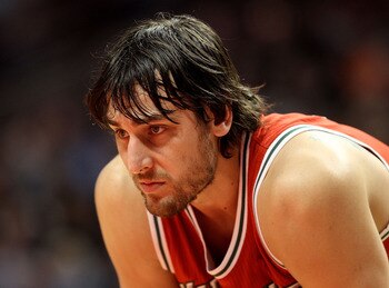 CHICAGO, IL - DECEMBER 28: Andrew Bogut #6 of the Milwaukee Bucks waits for a member of the Chicago Bulls to shoot a free-throw at the United Center on December 28, 2010 in Chicago, Illinois. The Bulls defeated the Bucks 90-77. NOTE TO USER: User expressl