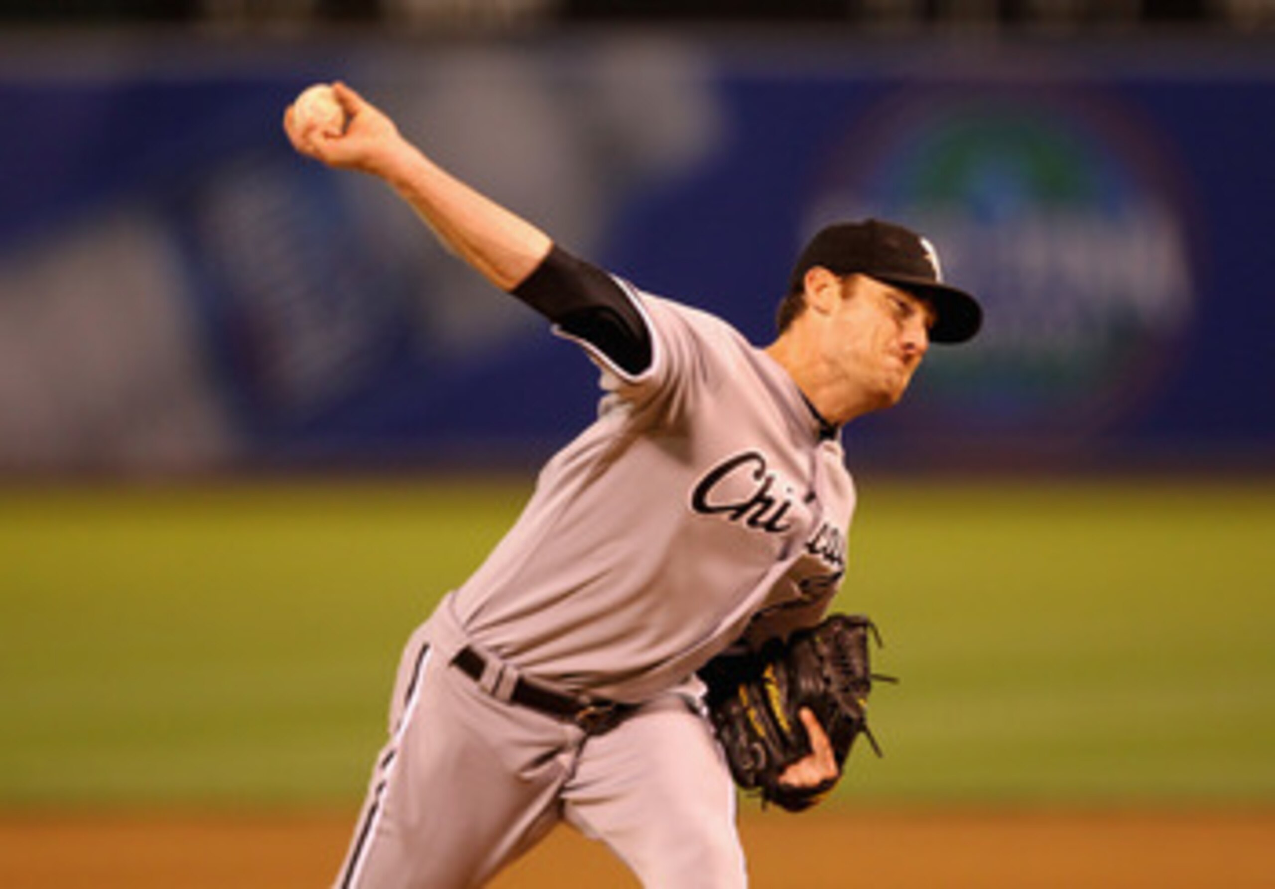 OAKLAND, CA - MAY 13:  Philip Humber #41 of the Chicago White Sox pitches against the Oakland Athletics at Oakland-Alameda County Coliseum on May 13, 2011 in Oakland, California.  (Photo by Ezra Shaw/Getty Images)