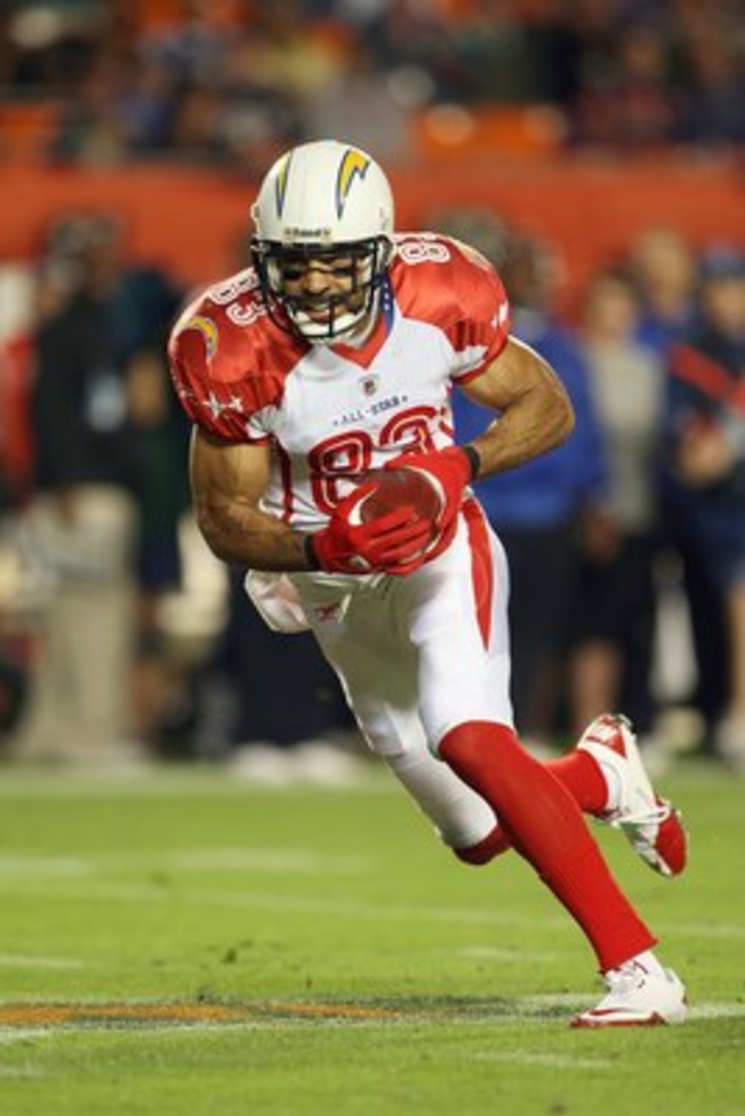 MIAMI GARDENS, FL - JANUARY 31: Vincent Jackson #83 of the San Deigo Chargers carries the ball during the 2010 AFC-NFC Pro Bowl at Sun Life Stadium on January 31, 2010 in Miami Gardens, Florida. (Photo by Doug Benc/Getty Images) MIAMI GARDENS, FL - JANUARY 31: Vincent Jackson #83 of the San Deigo Chargers carries the ball during the 2010 AFC-NFC Pro Bowl at Sun Life Stadium on January 31, 2010 in Miami Gardens, Florida. (Photo by Doug Benc/Getty Images)