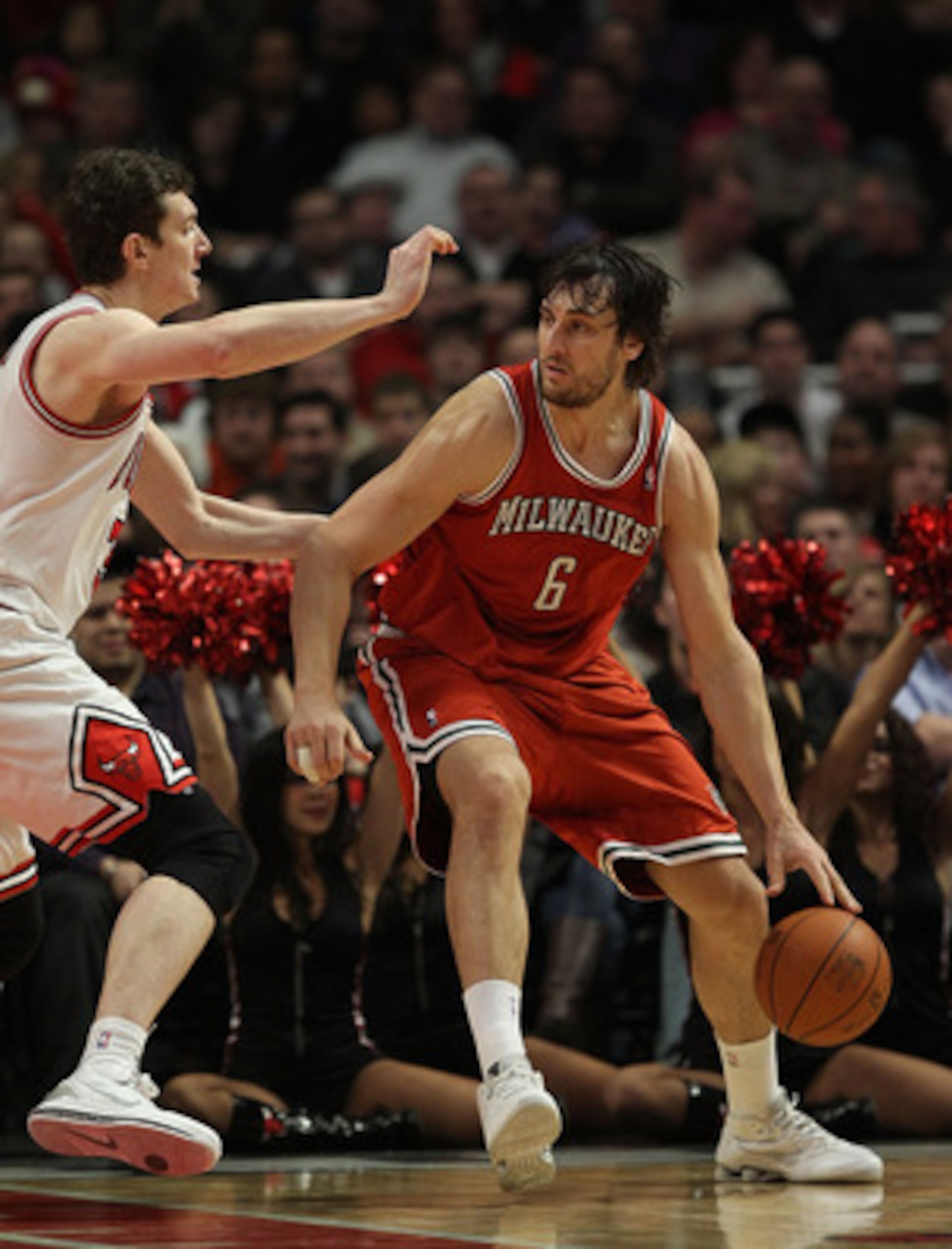 CHICAGO, IL - DECEMBER 28: Andrew Bogut #6 of the Milwaukee Bucks moves against Omer Asik #3 of the Chicago Bulls at the United Center on December 28, 2010 in Chicago, Illinois. The Bulls defeated the Bucks 90-77. NOTE TO USER: User expressly acknowledges