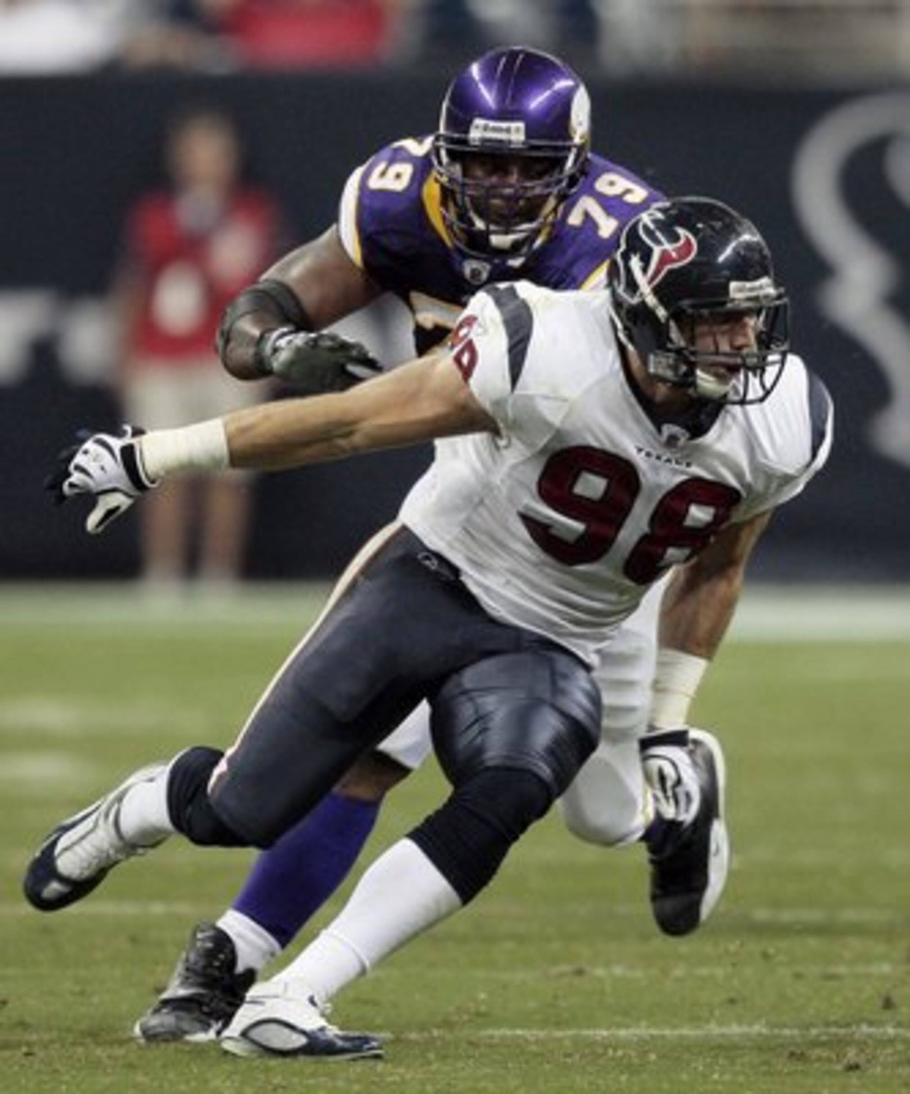 HOUSTON - AUGUST 31:  Defensive end Connor Barwin #98 of the Houston Texans goes around guard Artis Hicks #79 of the Minnesota Vikings at Reliant Stadium on August 31, 2009 in Houston, Texas.  (Photo by Bob Levey/Getty Images)