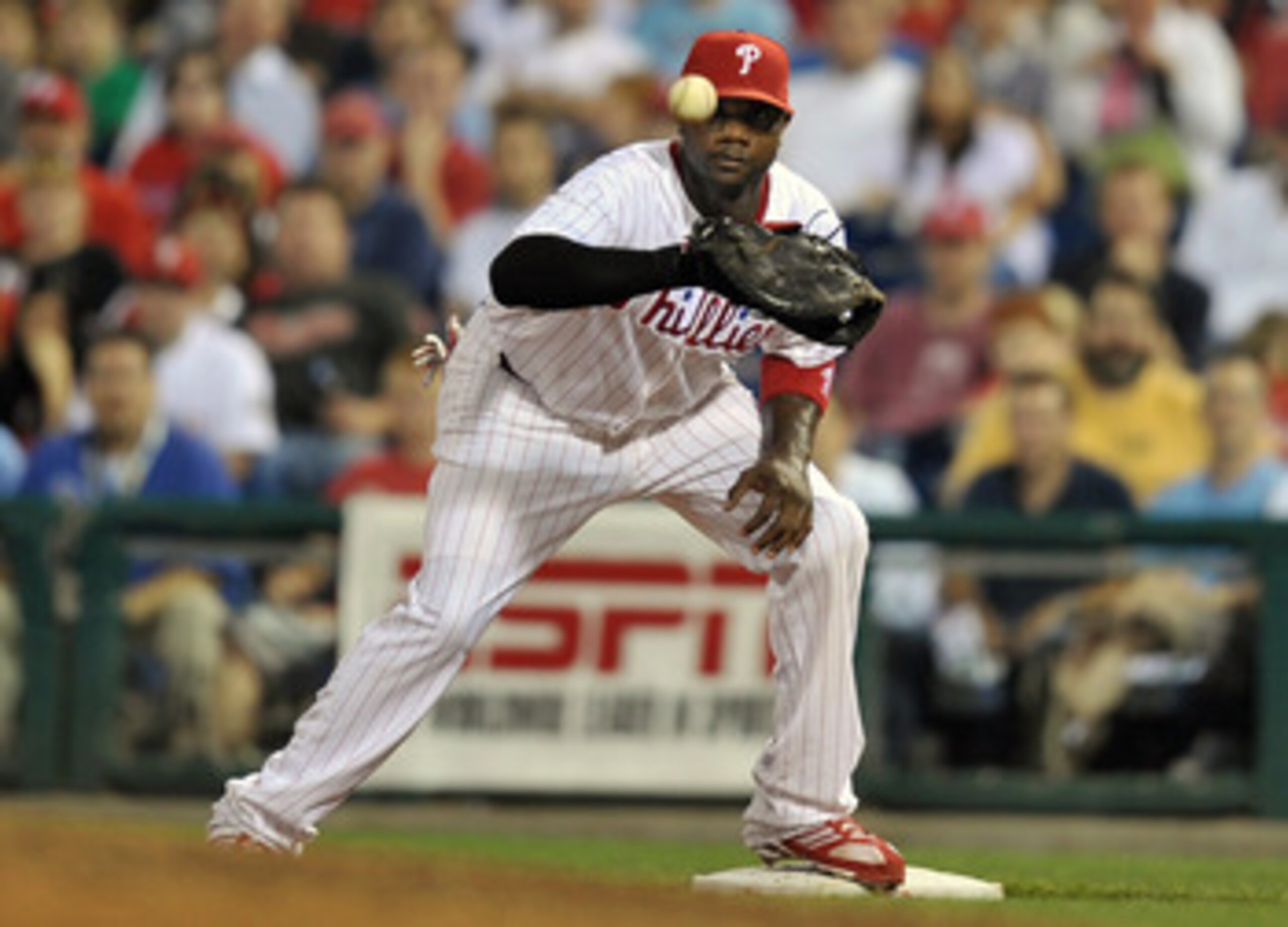 PHILADELPHIA, PA - JUNE 06: Ryan Howard #6 of the Philadelphia Phillies makes a catch at first base during the game against the Los Angeles Dodgers at Citizens Bank Park on June 6, 2011 in Philadelphia, Pennsylvania. The Phillies won 3-1. (Photo by Drew H