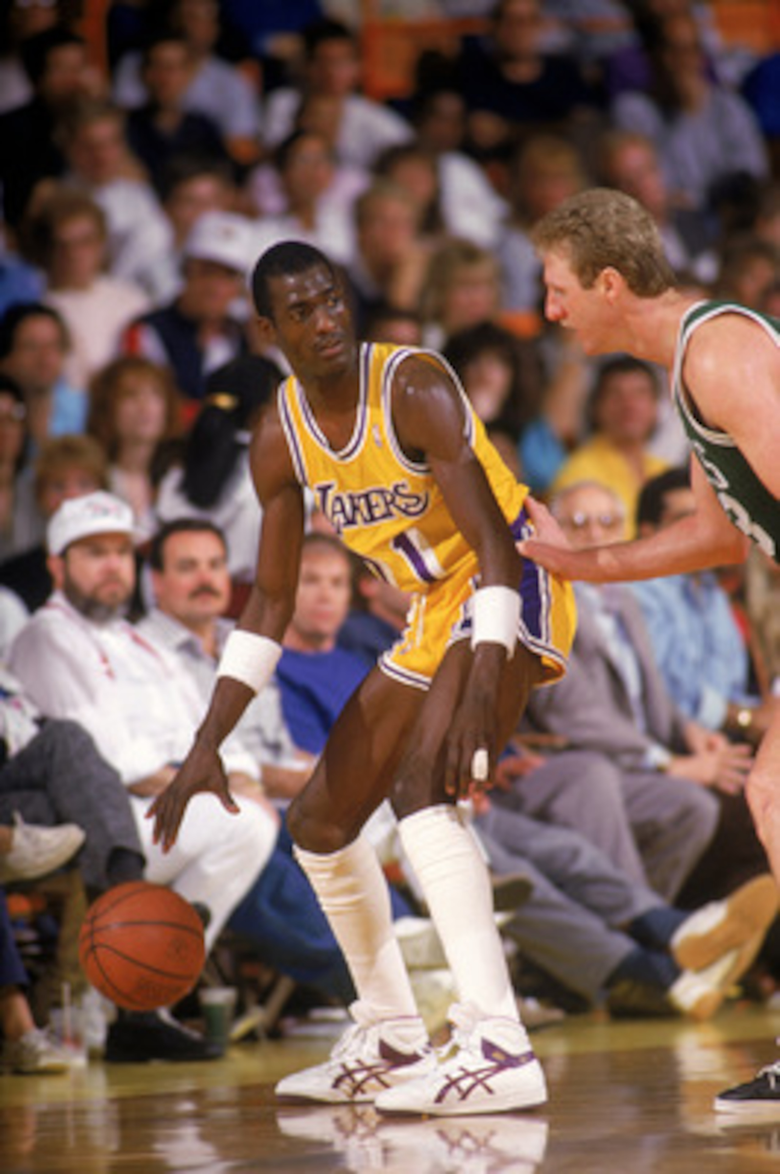 LOS ANGELES - 1987:  Michael Cooper #21 of the Los Angeles Lakers looks to pass over Larry Bird #33 of the Boston Celtics during an NBA game at the Great Western Forum in Los Angeles, California in 1987. (Photo by: Rick Stewart/Getty Images)