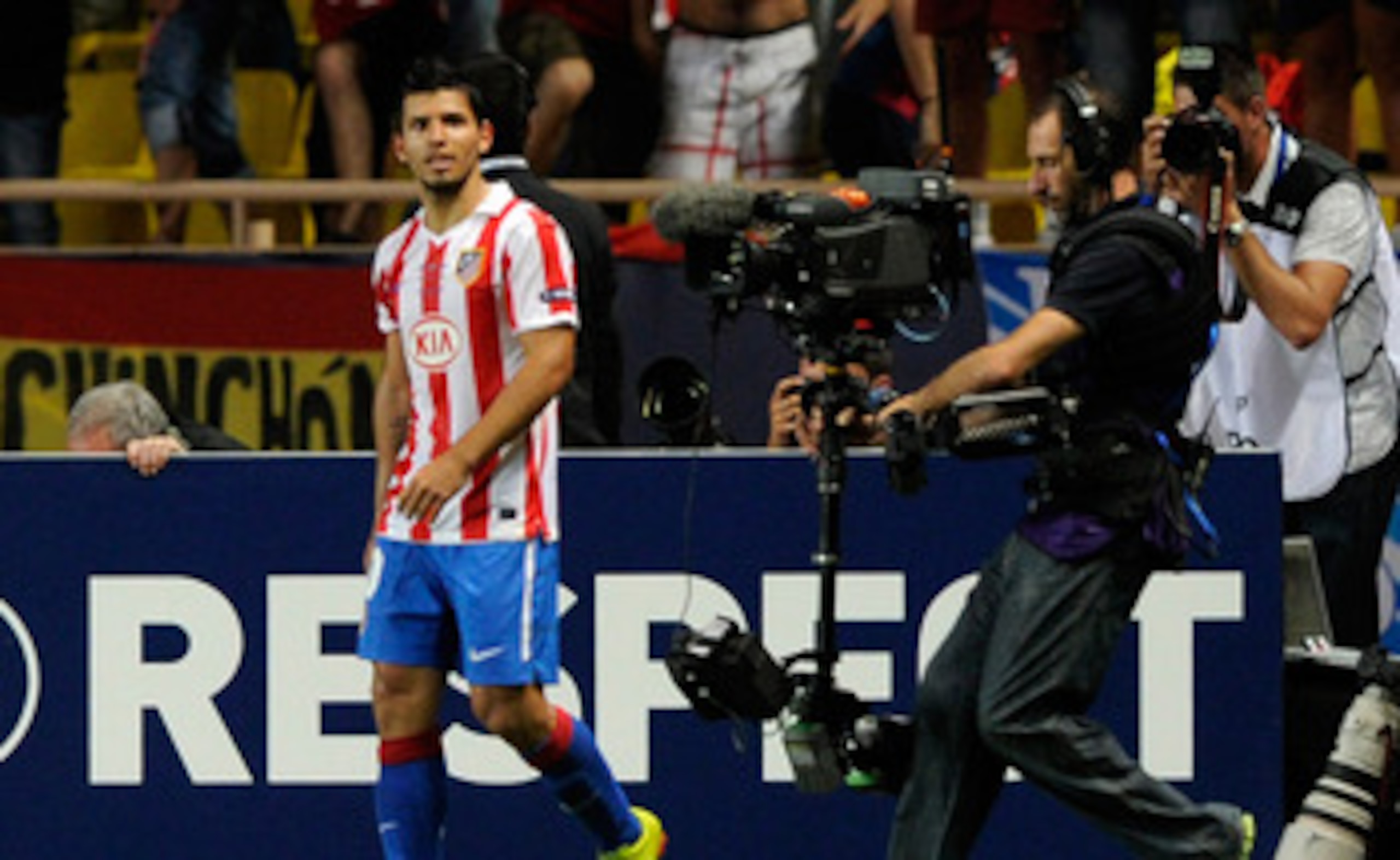 MONACO - AUGUST 27:  Sergio Aguero of Atletico celebates after scoring his team's second goal during the UEFA Super Cup match between Inter Milan and Atletico Madrid at Louis II Stadium on August 27, 2010 in Monaco, Monaco.  (Photo by Claudio Villa/Getty