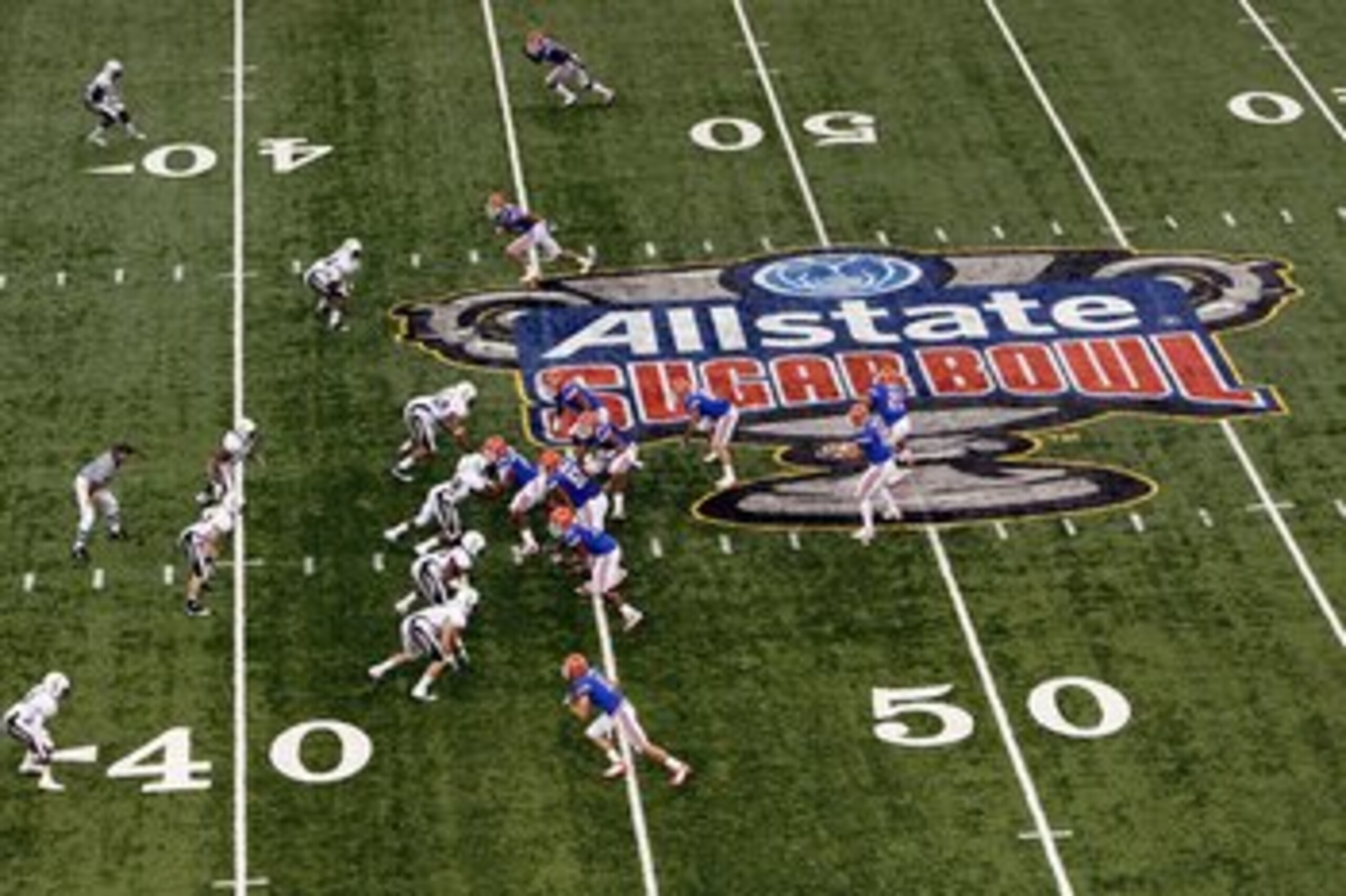NEW ORLEANS - JANUARY 01:  Tim Tebow #15 of the Florida Gators throws a pass against the Cincinnati Bearcats during the Allstate Sugar Bowl at the Louisana Superdome on January 1, 2010 in New Orleans, Louisiana.  (Photo by Chris Graythen/Getty Images)