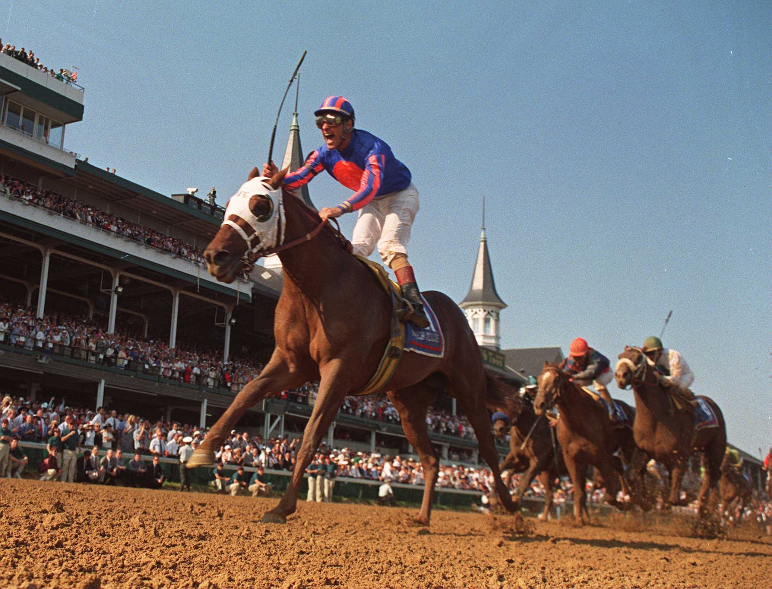 6 MAY 1995:  JOCKEY GARY STEVENS RIDES THUNDER GULCH TO WIN THE 121ST KENTUCKY DERBY AT CHURCHILL DOWNS IN LOUISVILLE, KENTUCKY. Mandatory Credit: Doug Pensinger/ALLSPORT