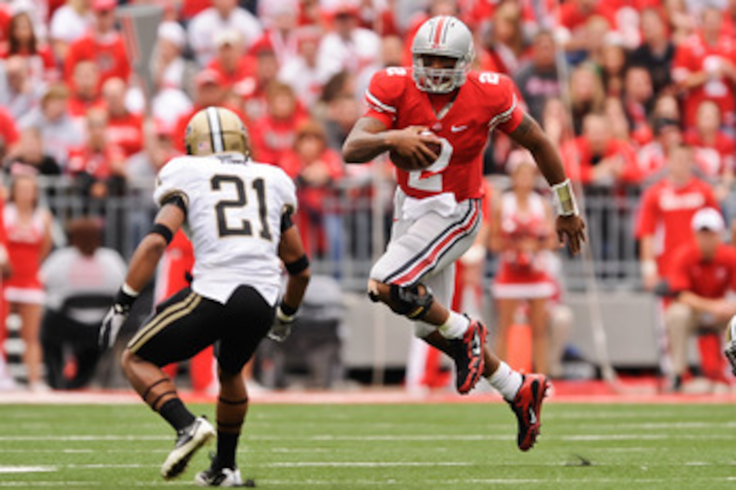 COLUMBUS, OH - OCTOBER 23:  Terrelle Pryor #2 of the Ohio State Buckeyes runs with the ball against the Purdue Boilermakers at Ohio Stadium on October 23, 2010 in Columbus, Ohio.  (Photo by Jamie Sabau/Getty Images)