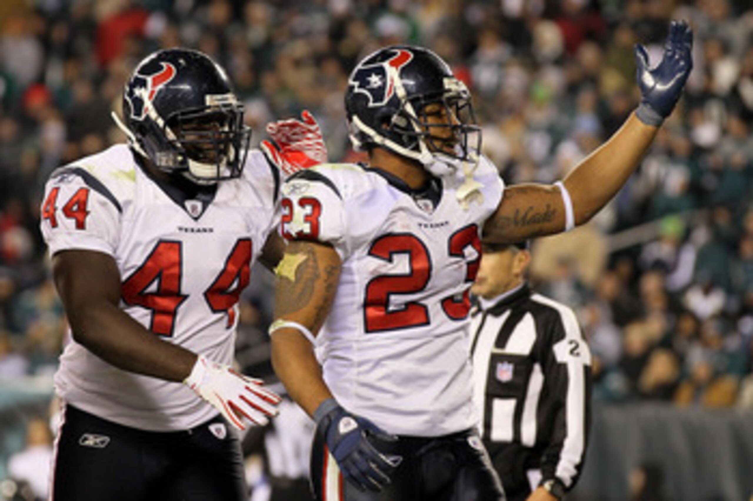 PHILADELPHIA, PA - DECEMBER 02: Arian Foster #23 and Vonta Leach #44 of the Houston Texans celebrate after Foster scored on a 14-yard touchdown reception in the third quarter against the Philadelphia Eagles at Lincoln Financial Field on December 2, 2010 PHILADELPHIA, PA - DECEMBER 02: Arian Foster #23 and Vonta Leach #44 of the Houston Texans celebrate after Foster scored on a 14-yard touchdown reception in the third quarter against the Philadelphia Eagles at Lincoln Financial Field on December 2, 2010