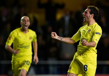 VILLARREAL, SPAIN - MARCH 17:  Santi Cazorla (R) of Villarreal celebrates after scoring during the UEFA Europa League round of 16 second leg match between Villarreal and Bayer Leverkusen at El Madrigal stadium on March 17, 2011 in Villarreal, Spain.  (Pho