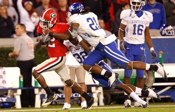 ATHENS, GA - NOVEMBER 21:  Tavarres King #12 of the Georgia Bulldogs is tackled by Trevard Lindley #32 and Winston Guy Jr. #21 of the Kentucky Wildcats at Sanford Stadium on November 21, 2009 in Athens, Georgia.  (Photo by Kevin C. Cox/Getty Images)