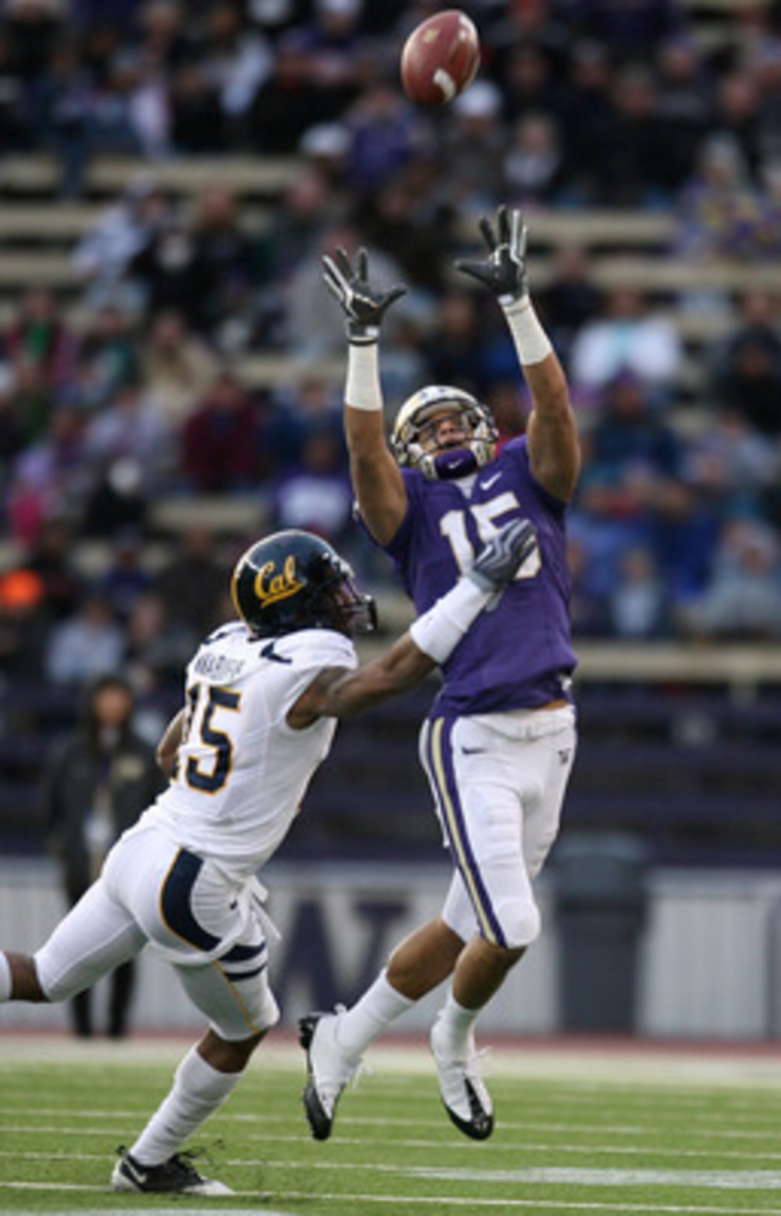 SEATTLE - DECEMBER 05:  Wide receiver Jermaine Kearse #15 of the Washington Huskies makes a leaping catch against Bryant Nnabuife #15 of the California Bears on December 5, 2009 at Husky Stadium in Seattle, Washington. The Huskies defeated the Bears 42-10