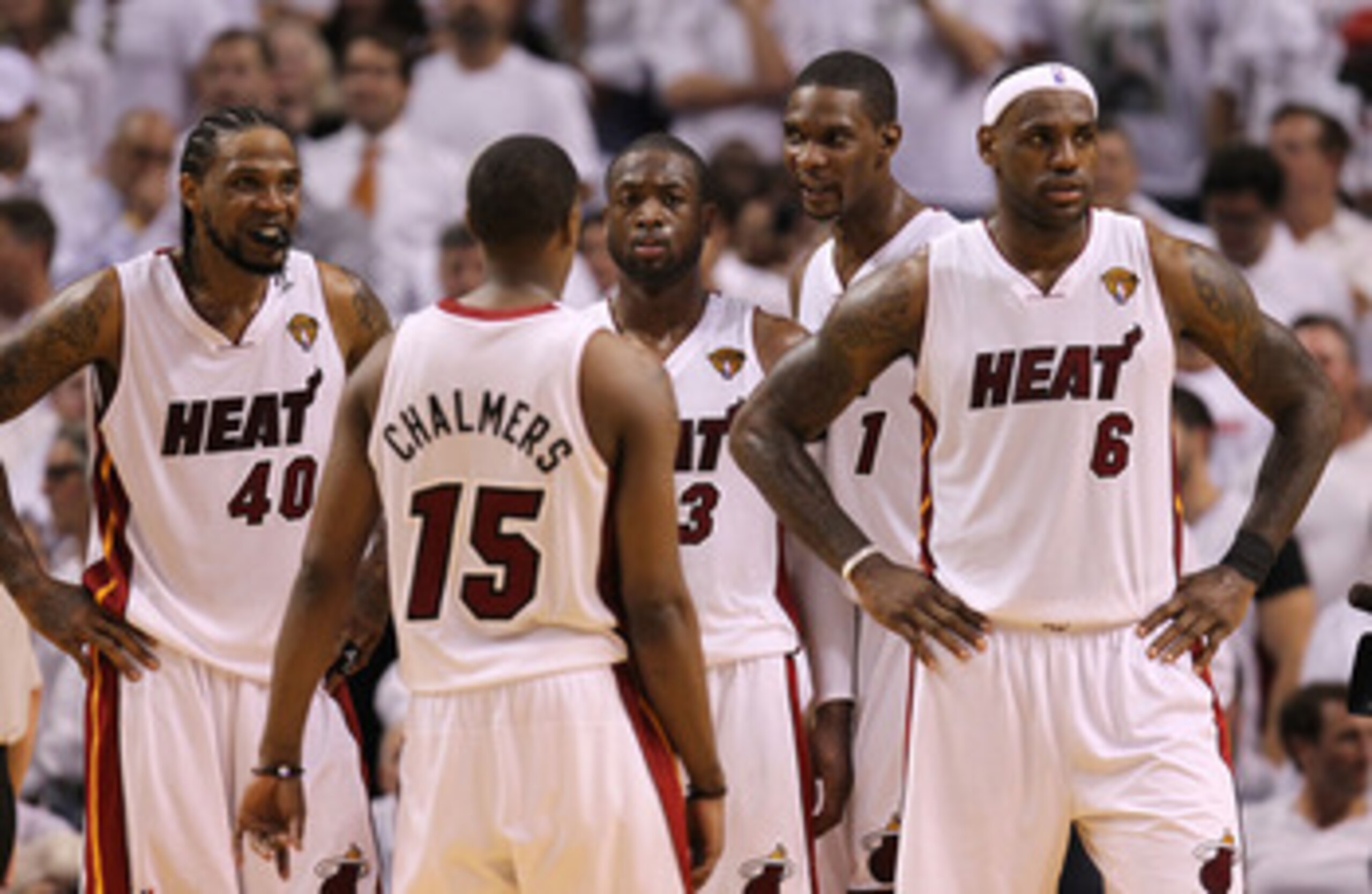 MIAMI, FL - MAY 31:  (R) LeBron James #6 of the Miami Heat reacts with teammates Mario Chalmers #15, Dwyane Wade #3, Chris Bosh #1 and Udonis Haslem #40 in the fourth quarter while taking on the Dallas Mavericks in Game One of the 2011 NBA Finals at Ameri