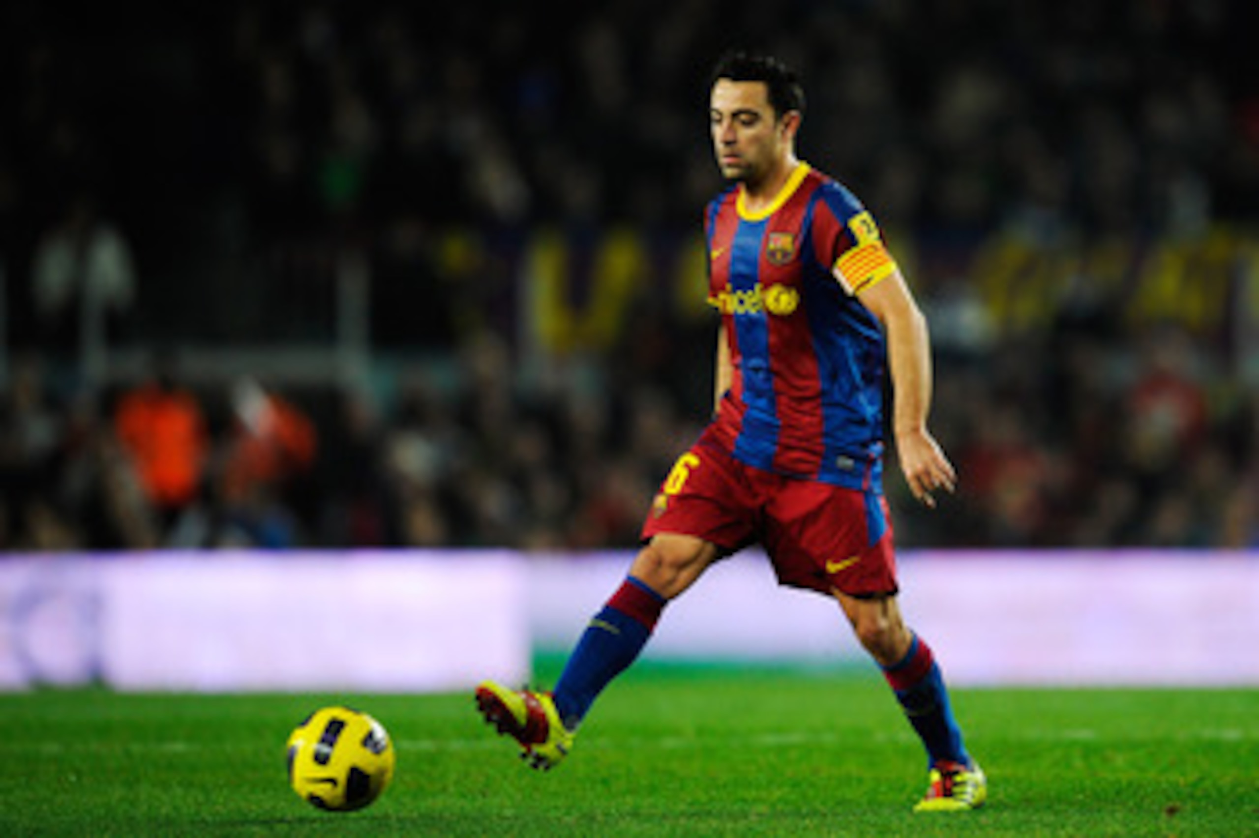 BARCELONA, SPAIN - JANUARY 02: Xavi Hernandez of Barcelona passes the ball during the La Liga match between Barcelona and Levante UD at Camp Nou on January 2, 2011 in Barcelona, Spain. Barcelona won 2-1. Xavi Hernandez is set to make Barcelona history af BARCELONA, SPAIN - JANUARY 02: Xavi Hernandez of Barcelona passes the ball during the La Liga match between Barcelona and Levante UD at Camp Nou on January 2, 2011 in Barcelona, Spain. Barcelona won 2-1. Xavi Hernandez is set to make Barcelona history af