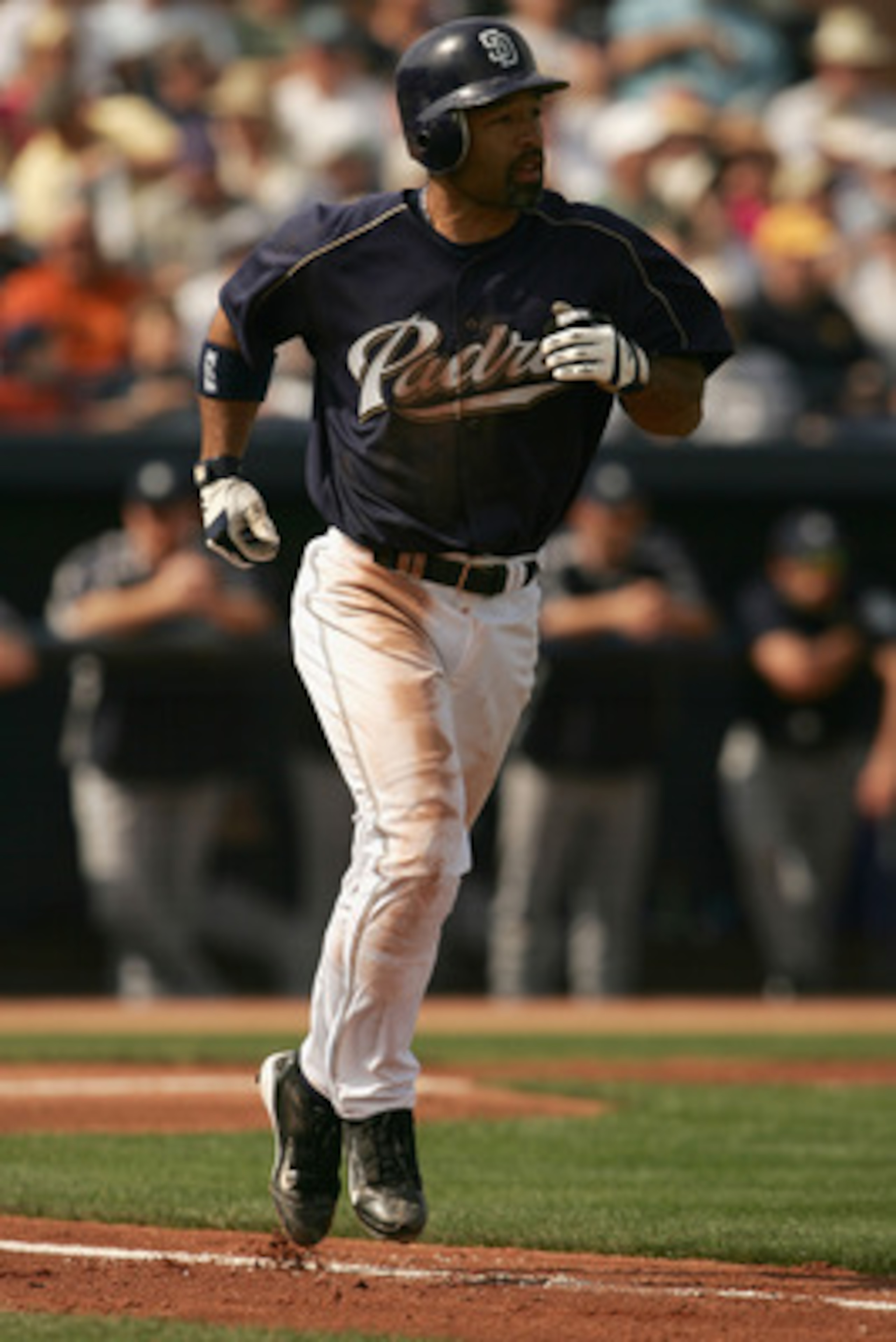 PEORIA, AZ - MARCH 3:  Dave Roberts #10 of the San Diego Padres runs to first base against the Seattle Mariners during a spring training game on March 3, 2005 at Peoria Stadium in Peoria, Arizona. (Photo by Nick Laham/Getty Images)