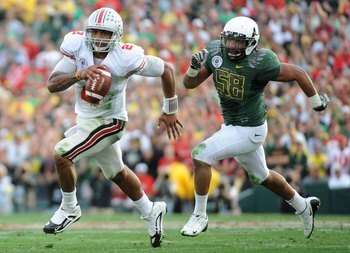 PASADENA, CA - JANUARY 01:  Quarterback Terrelle Pryor #2 of the Ohio State Buckeyes runs with the ball against the Oregon Ducks during the 96th Rose Bowl game on January 1, 2010 in Pasadena, California.  (Photo by Harry How/Getty Images)