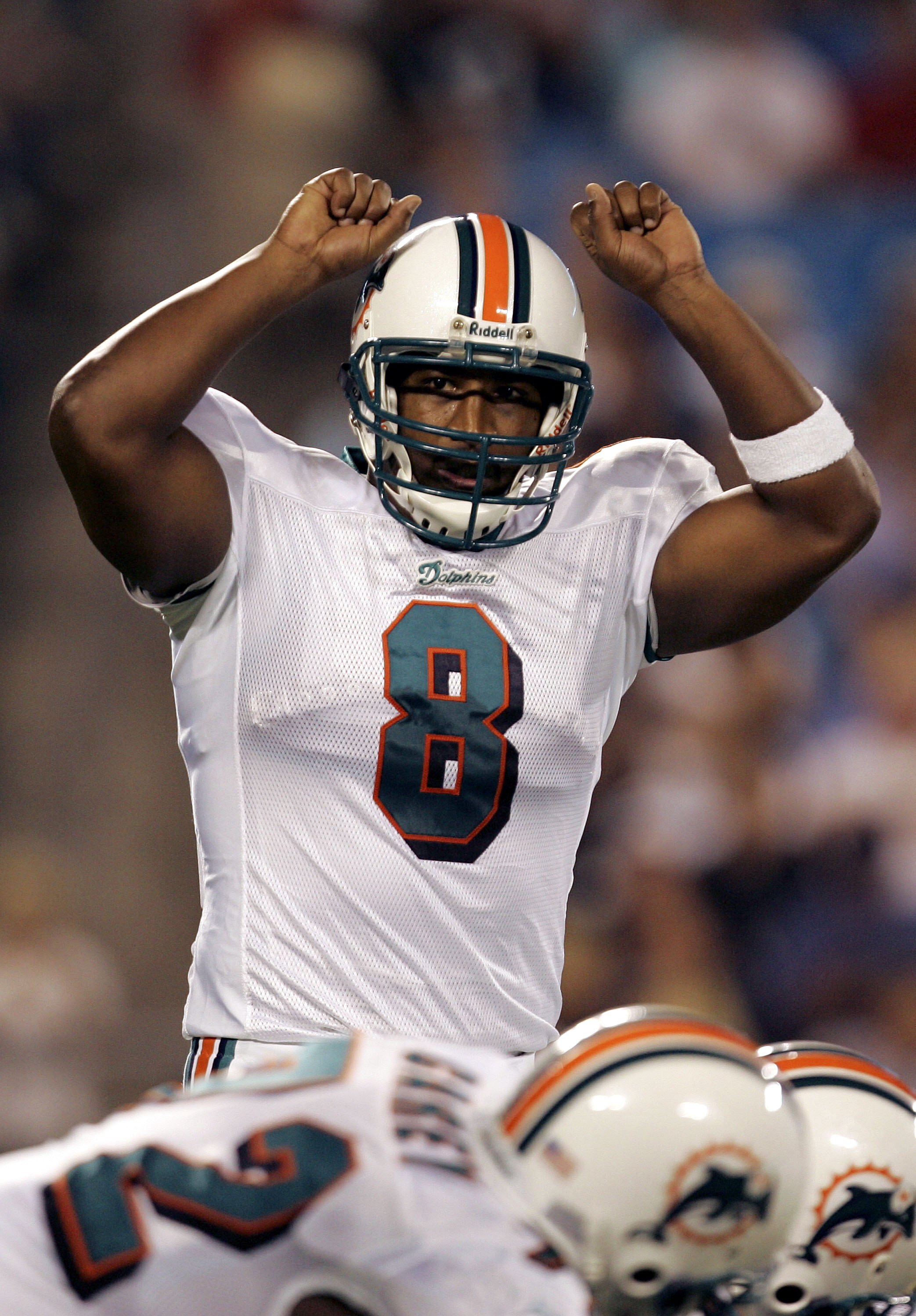 CHARLOTTE, NC - AUGUST 24:  Daunte Culpepper #8 of the Miami Dolphins calls a play duirng their game against the Carolina Panthers at Bank of America Stadium on August 24, 2006 in Charlotte, North Carolina.  (Photo by Streeter Lecka/Getty Images)