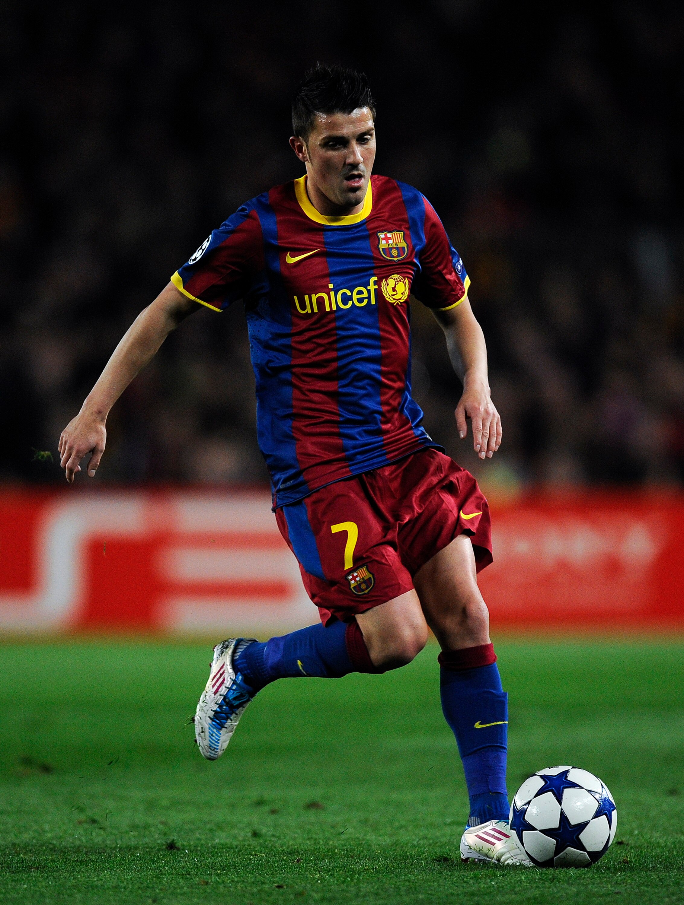 BARCELONA, SPAIN - MARCH 08:  David Villa of FC Barcelona runs with the ball during the UEFA Champions League round of 16 second leg match between Barcelona and Arsenal at the Camp Nou stadium on March 8, 2011 in Barcelona, Spain.  Barcelona won 3-1.  (Ph
