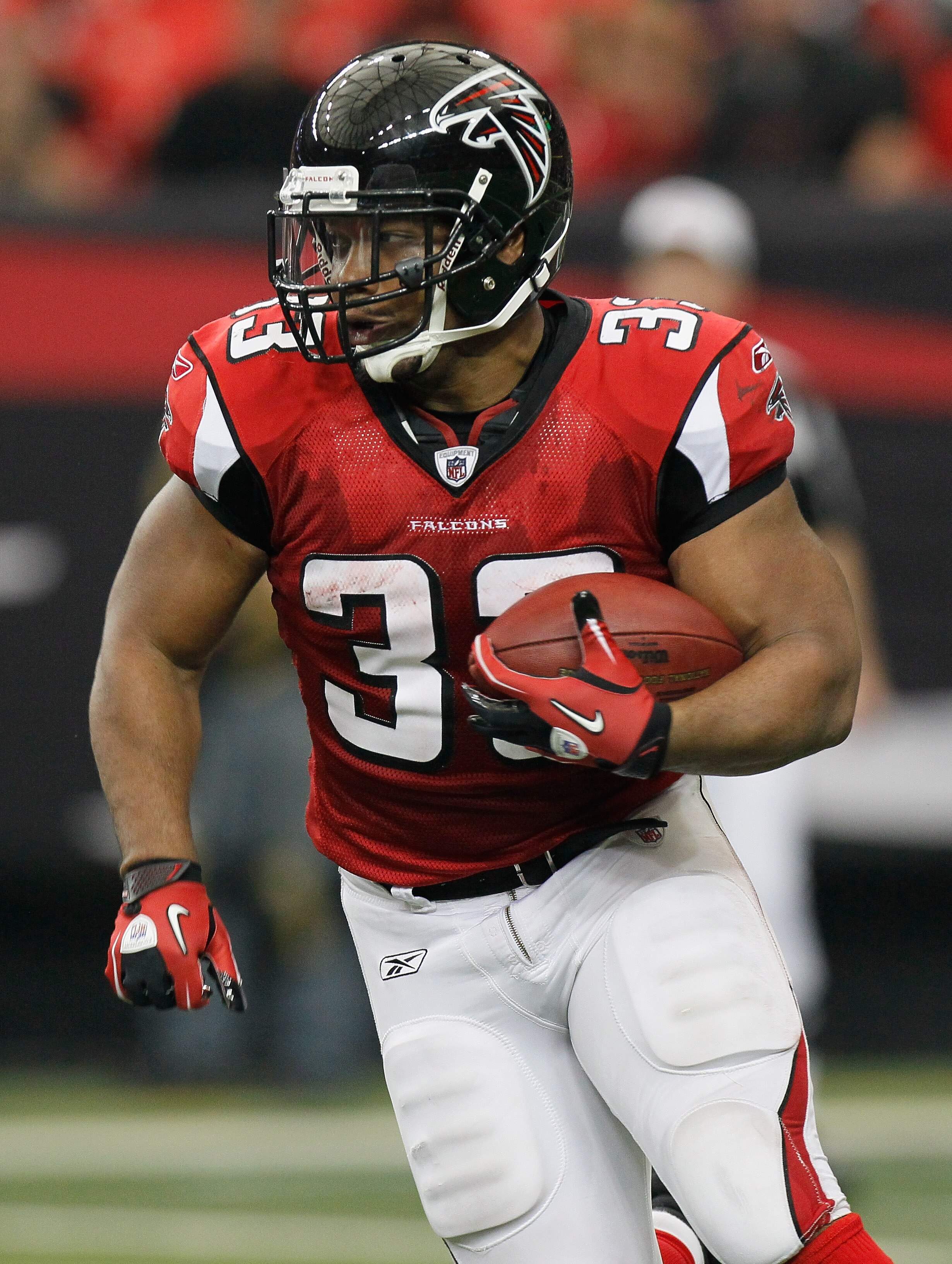 ATLANTA - NOVEMBER 07:  Michael Turner #33 of the Atlanta Falcons against the Tampa Bay Buccaneers at Georgia Dome on November 7, 2010 in Atlanta, Georgia.  (Photo by Kevin C. Cox/Getty Images)