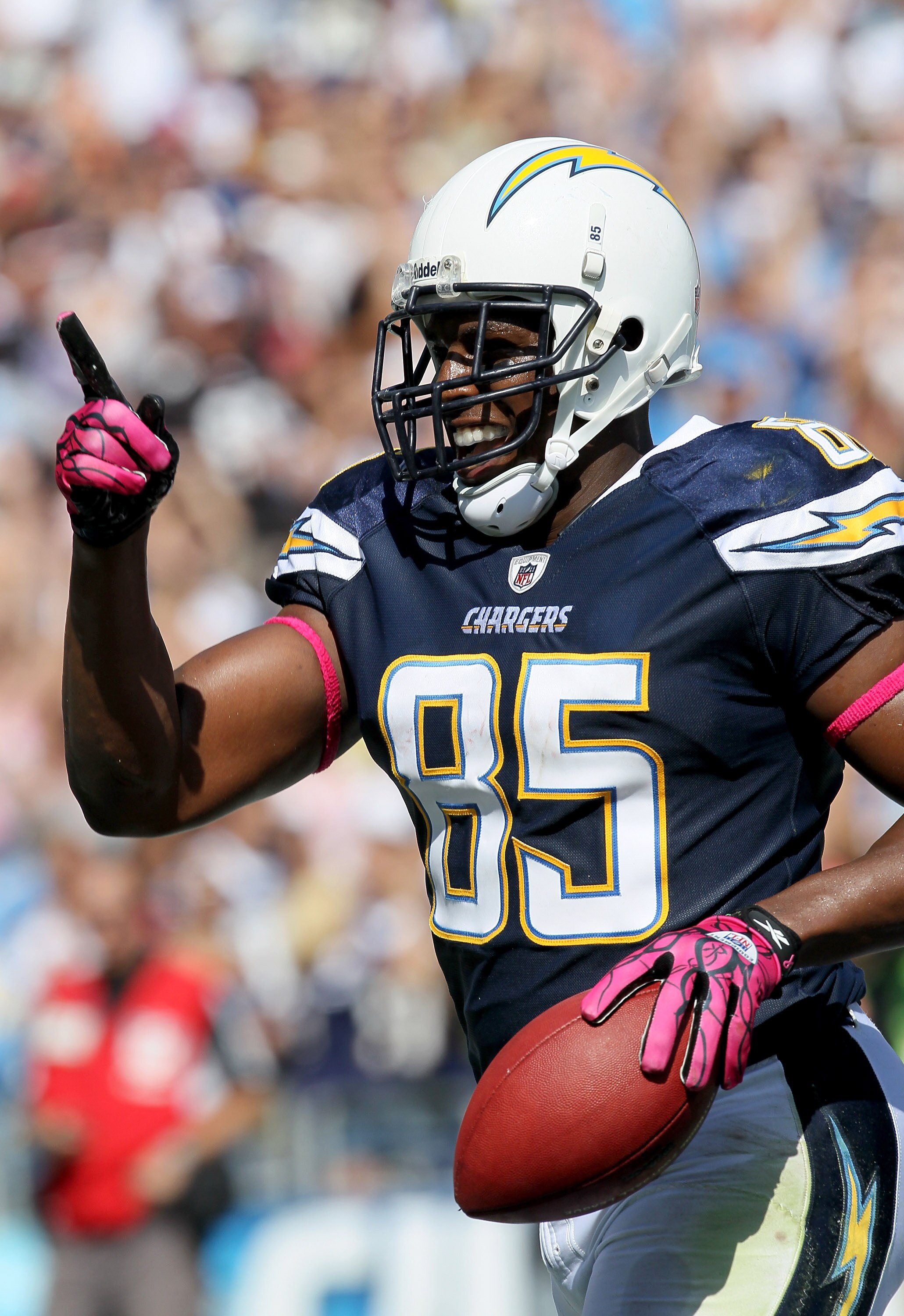 SAN DIEGO - OCTOBER 03:  Tight end Antonio Gates #85 of the San Diego Chargers celebrates after catching a 26 yard touchdown pass in the second quarter against the Arizona Cardinals at Qualcomm Stadium on October 3, 2010 in San Diego, California.  (Photo