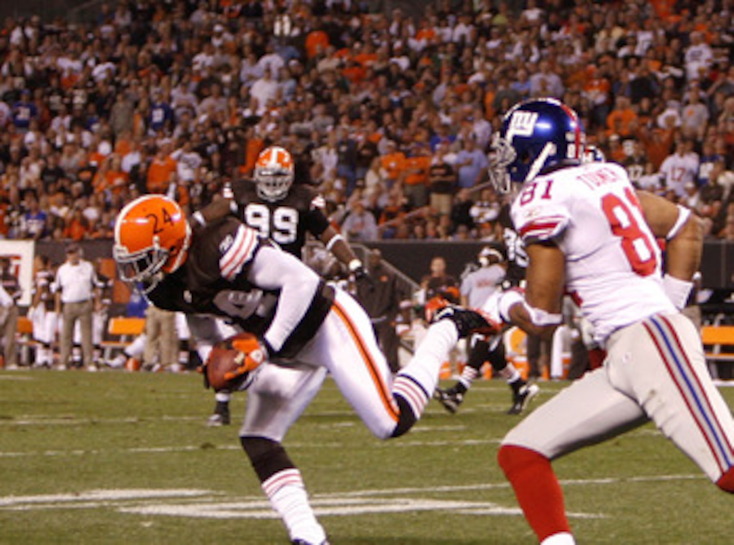 CLEVELAND - OCTOBER 13:  Eric Wright #24 of the Cleveland Browns makes a fourth quarter interception that he returned 93 yards for a touchdown against Amani Toomer #81 of the New York Giants on October 13, 2008 at Cleveland Browns Stadium in Cleveland, Oh