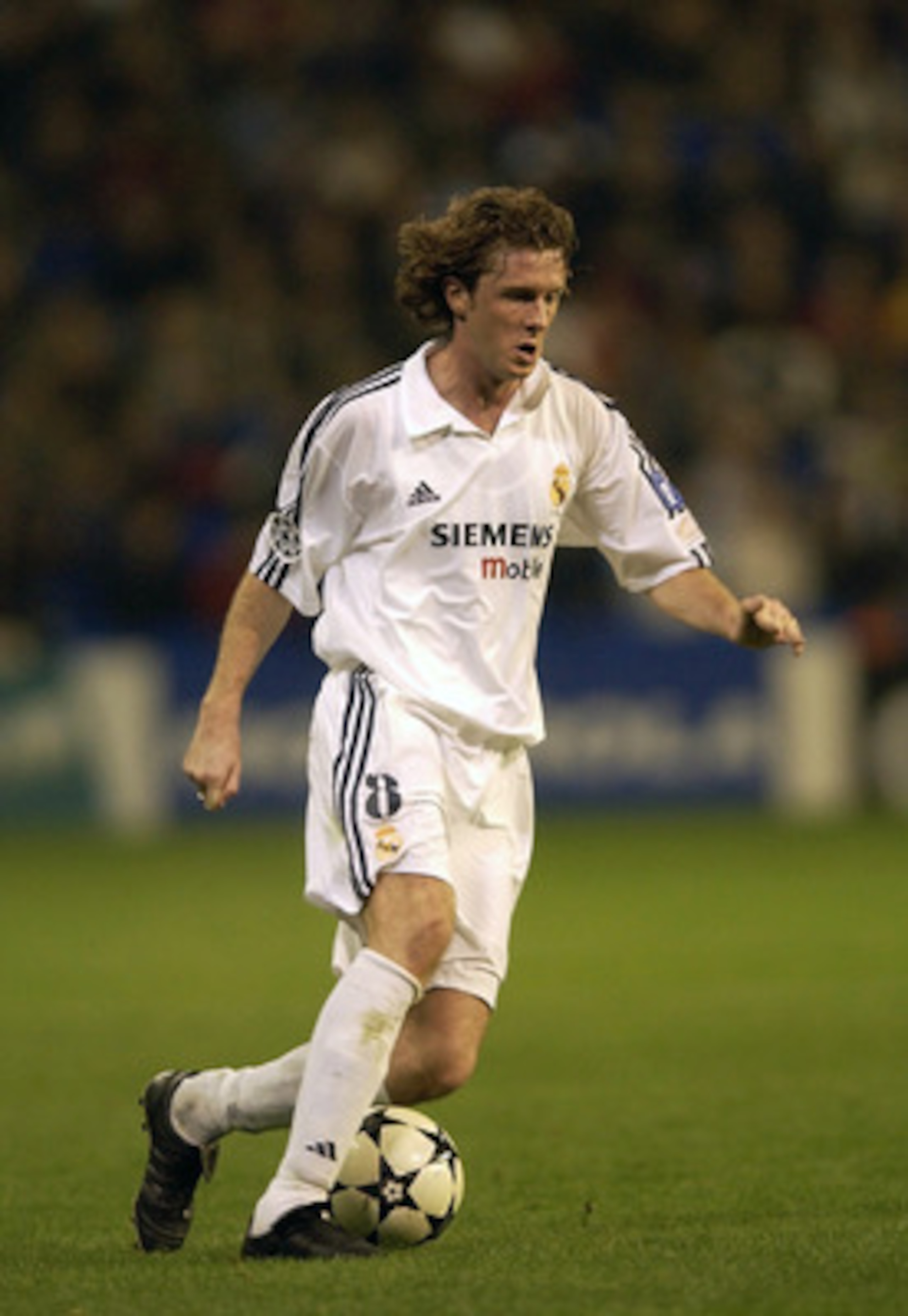 MADRID - OCTOBER  22:  Steve McManaman of Real Madrid during The Champions league match between Real Madrid and AEK Athens at The Bernabeu stadium, Madrid,  Spain on october, 22, 2002. (Photo by Stuart Franklin/Getty Images)