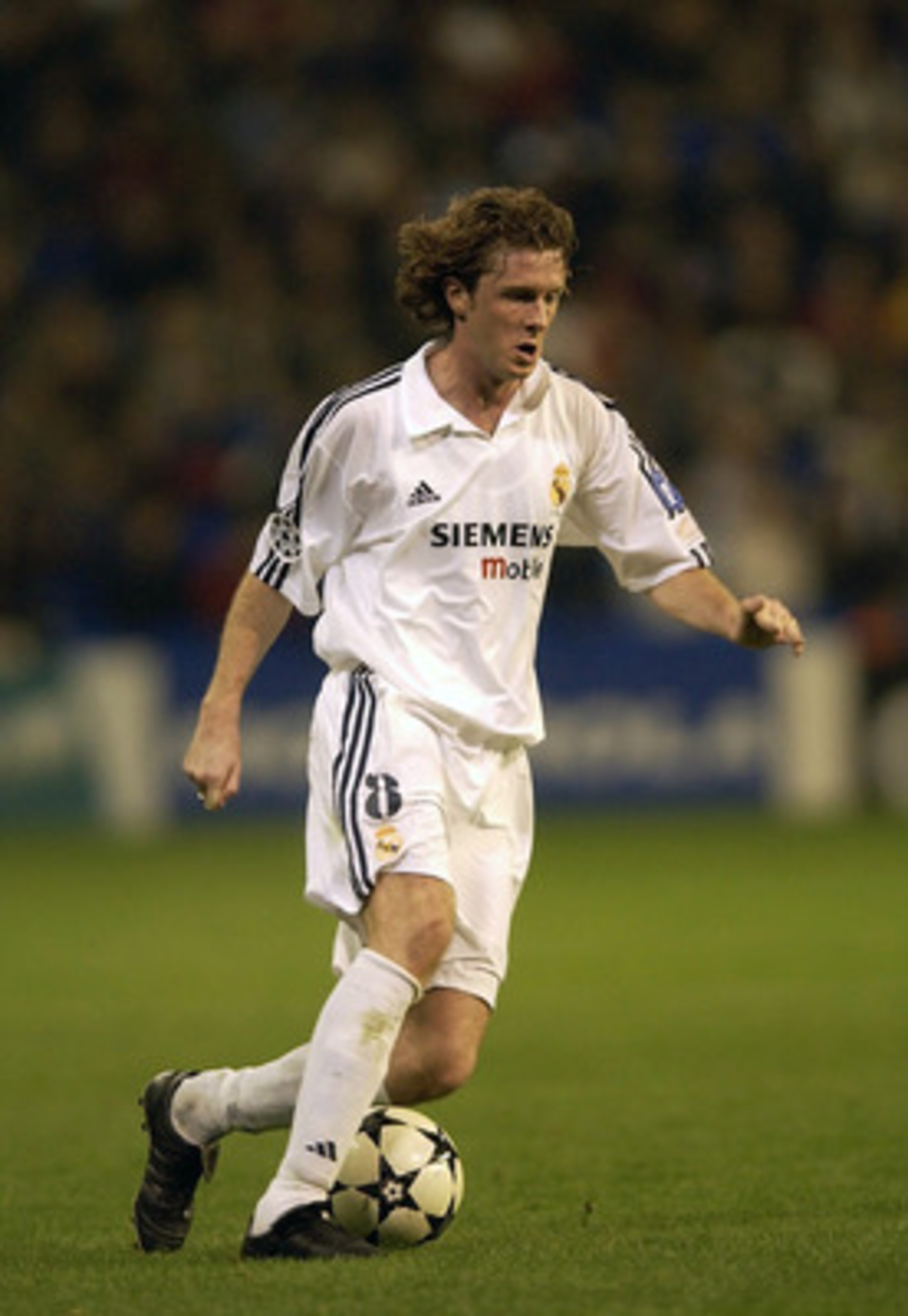 MADRID - OCTOBER 22: Steve McManaman of Real Madrid during The Champions league match between Real Madrid and AEK Athens at The Bernabeu stadium, Madrid, Spain on october, 22, 2002. (Photo by Stuart Franklin/Getty Images) MADRID - OCTOBER 22: Steve McManaman of Real Madrid during The Champions league match between Real Madrid and AEK Athens at The Bernabeu stadium, Madrid, Spain on october, 22, 2002. (Photo by Stuart Franklin/Getty Images)