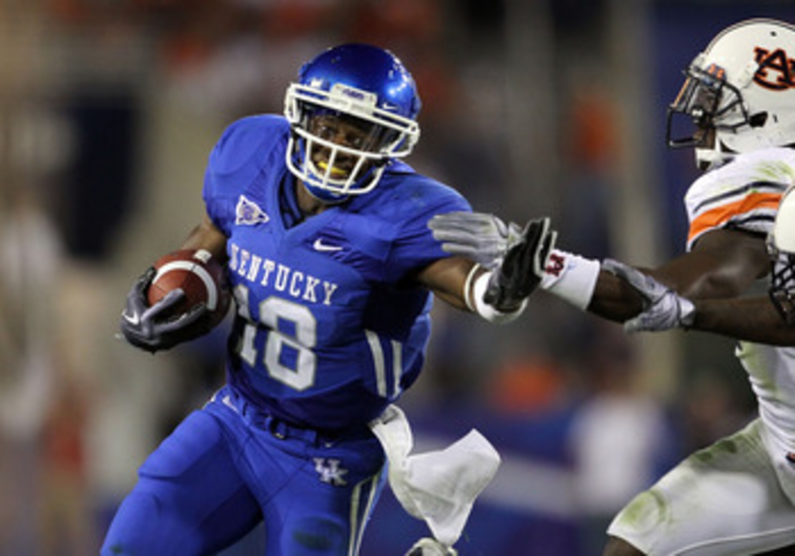 LEXINGTON, KY - OCTOBER 09: Randall Cobb #18 of the Kentucky Wildcats runs with the ball during the SEC game against the Auburn Tigers at Commonwealth Stadium on October 9, 2010 in Lexington, Kentucky. (Photo by Andy Lyons/Getty Images) LEXINGTON, KY - OCTOBER 09: Randall Cobb #18 of the Kentucky Wildcats runs with the ball during the SEC game against the Auburn Tigers at Commonwealth Stadium on October 9, 2010 in Lexington, Kentucky. (Photo by Andy Lyons/Getty Images)