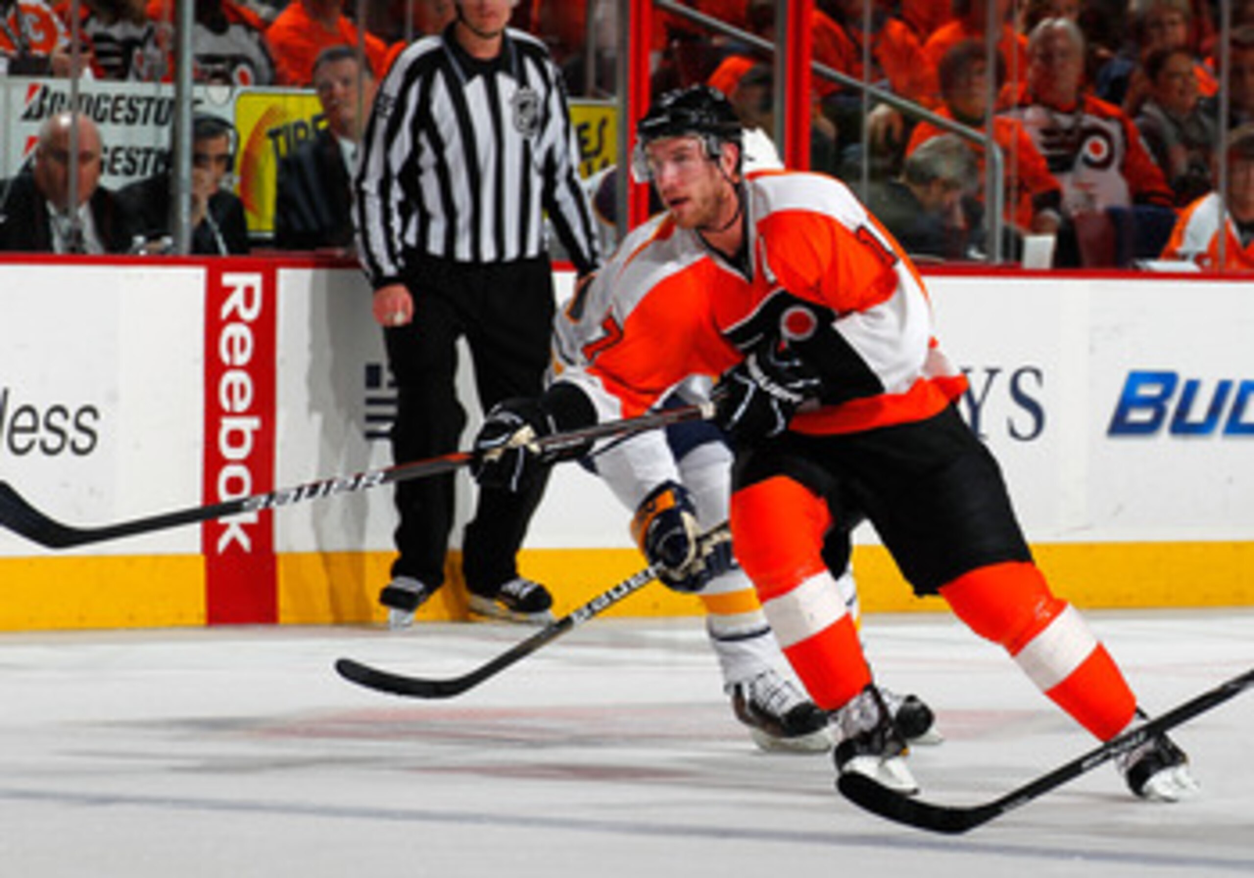 PHILADELPHIA, PA - APRIL 16:  Jeff Carter #17 of the Philadelphia Flyers skates in Game Two of the Eastern Conference Quarterfinals against the Buffalo Sabres during the 2011 NHL Stanley Cup Playoffs at Wells Fargo Center on April 16, 2011 in Philadelphia