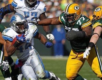 GREEN BAY, WI - OCTOBER 03: Jahvid Best #44 of the Detroit Lions moves to avoid Cullen Jenkins #77 and A.J. Hawk #50 of the Green Bay Packers at Lambeau Field on October 3, 2010 in Green Bay, Wisconsin. The Packers defeated the Lions 28-26. (Photo by Jona