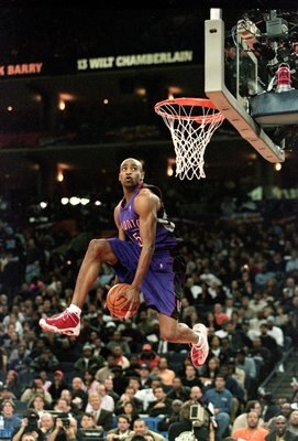 13 Feb 2000: Vince Carter #15 of the Toronto Raptors jumps during the NBA Allstar Game Slam Dunk Contest at the Oakland Coliseum in Oakland, California.    Mandatory Credit: Jed Jacobsohn  /Allsport