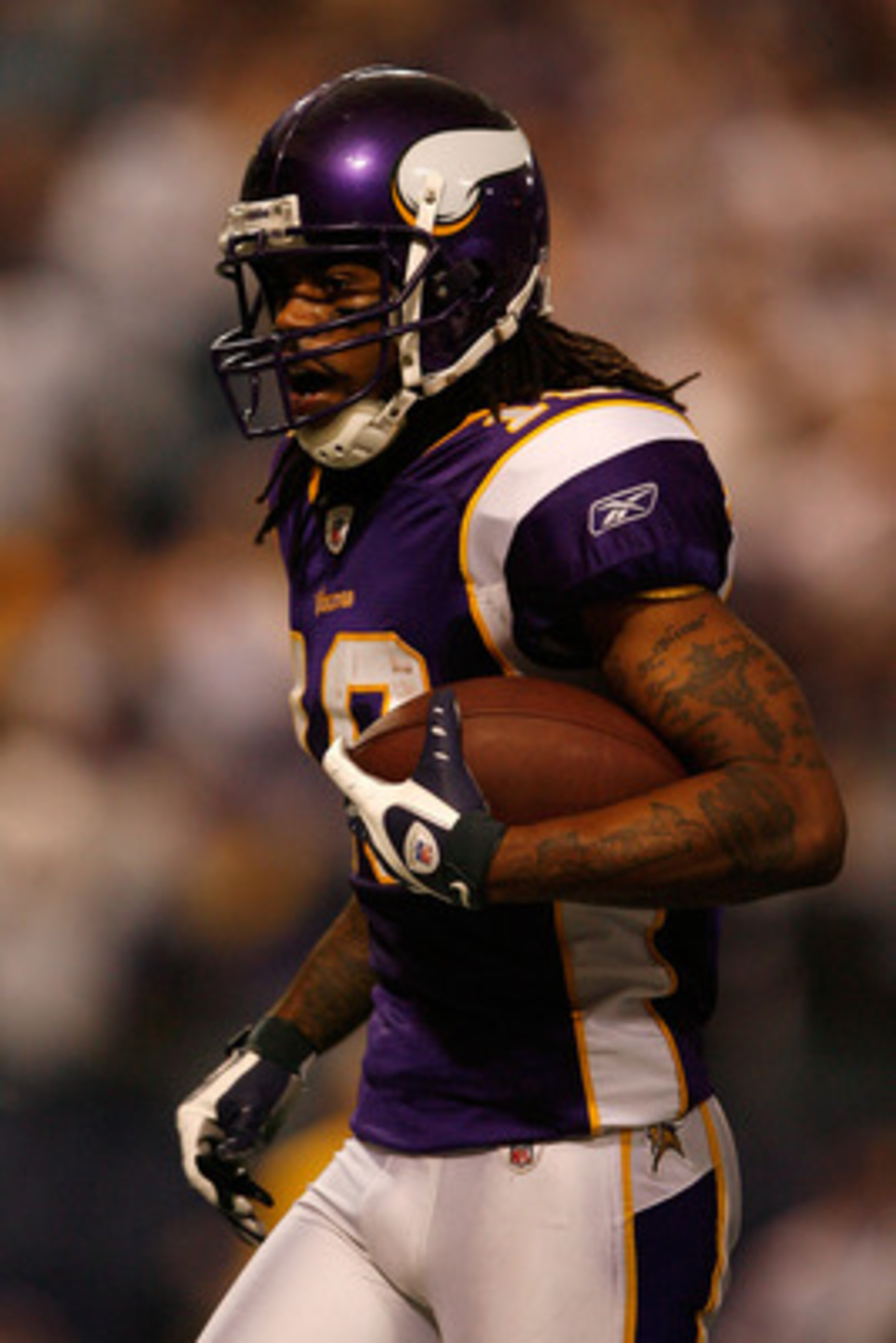 MINNEAPOLIS - JANUARY 17:  Wide receiver Sidney Rice #18 of the Minnesota Vikings scores a touchdown against the Dallas Cowboys during the fourth quarter of the NFC Divisional Playoff Game at Hubert H. Humphrey Metrodome on January 17, 2010 in Minneapolis
