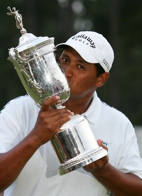 PINEHURST, NC - JUNE 19:  Michael Campbell of New Zealand kisses the trophy after his two-stroke victory at the U.S. Open on Pinehurst No. 2 at the Pinehurst Resort on June 19, 2005 in Pinehurst, North Carolina.  (Photo by Ross Kinnaird/Getty Images)