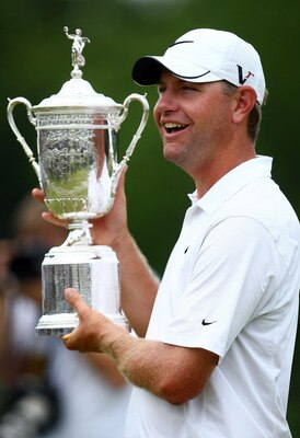 FARMINGDALE, NY - JUNE 22:  Lucas Glover celebrates with the winner's trophy after his two-stroke victory at the 109th U.S. Open on the Black Course at Bethpage State Park on June 22, 2009 in Farmingdale, New York.  (Photo by Chris McGrath/Getty Images)