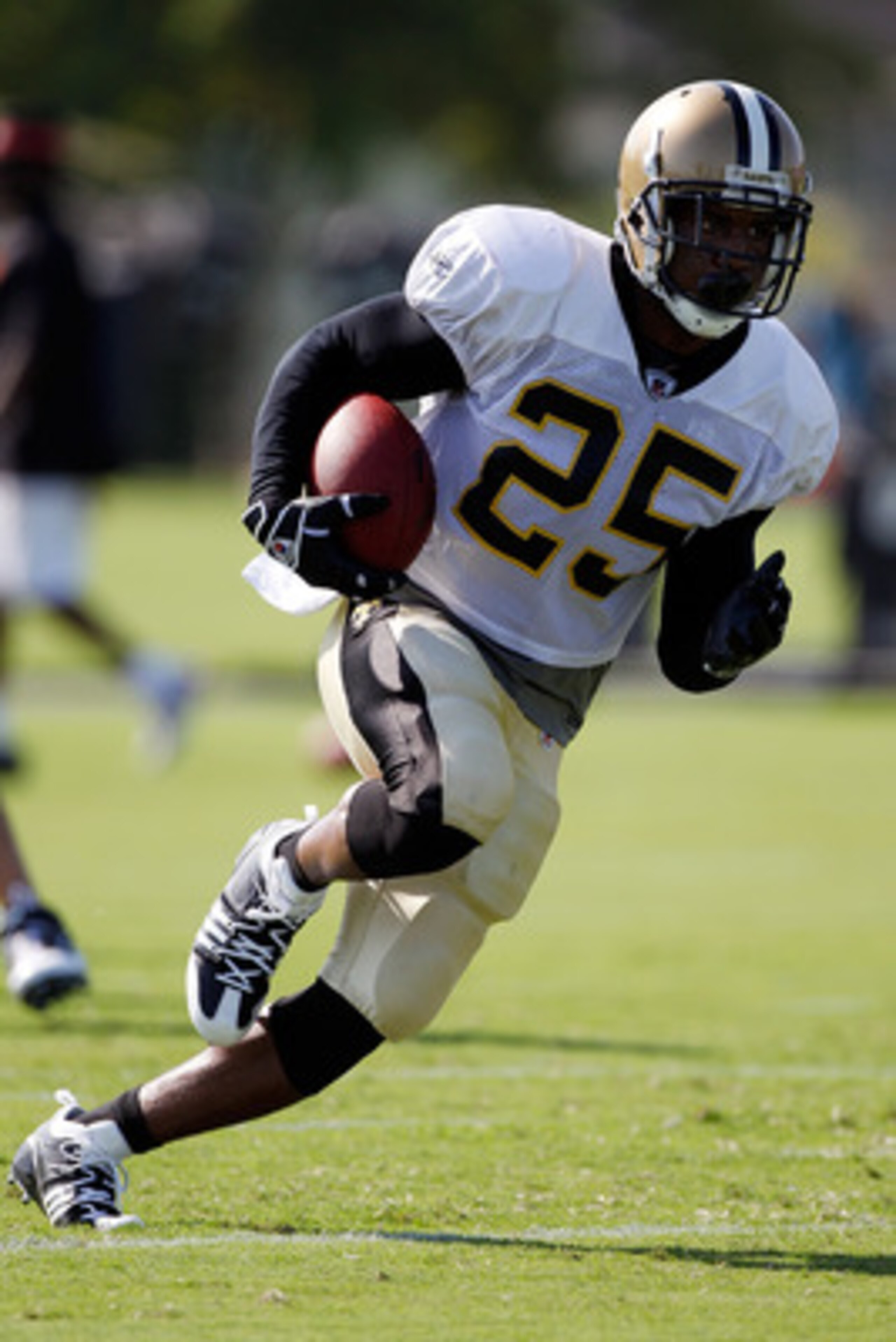 METAIRIE, LA - JULY 30:  Reggie Bush #25 of the New Orleans Saints during the first day of Training Camp on July 30, 2010 in Metairie, Louisiana.  (Photo by Chris Graythen/Getty Images)