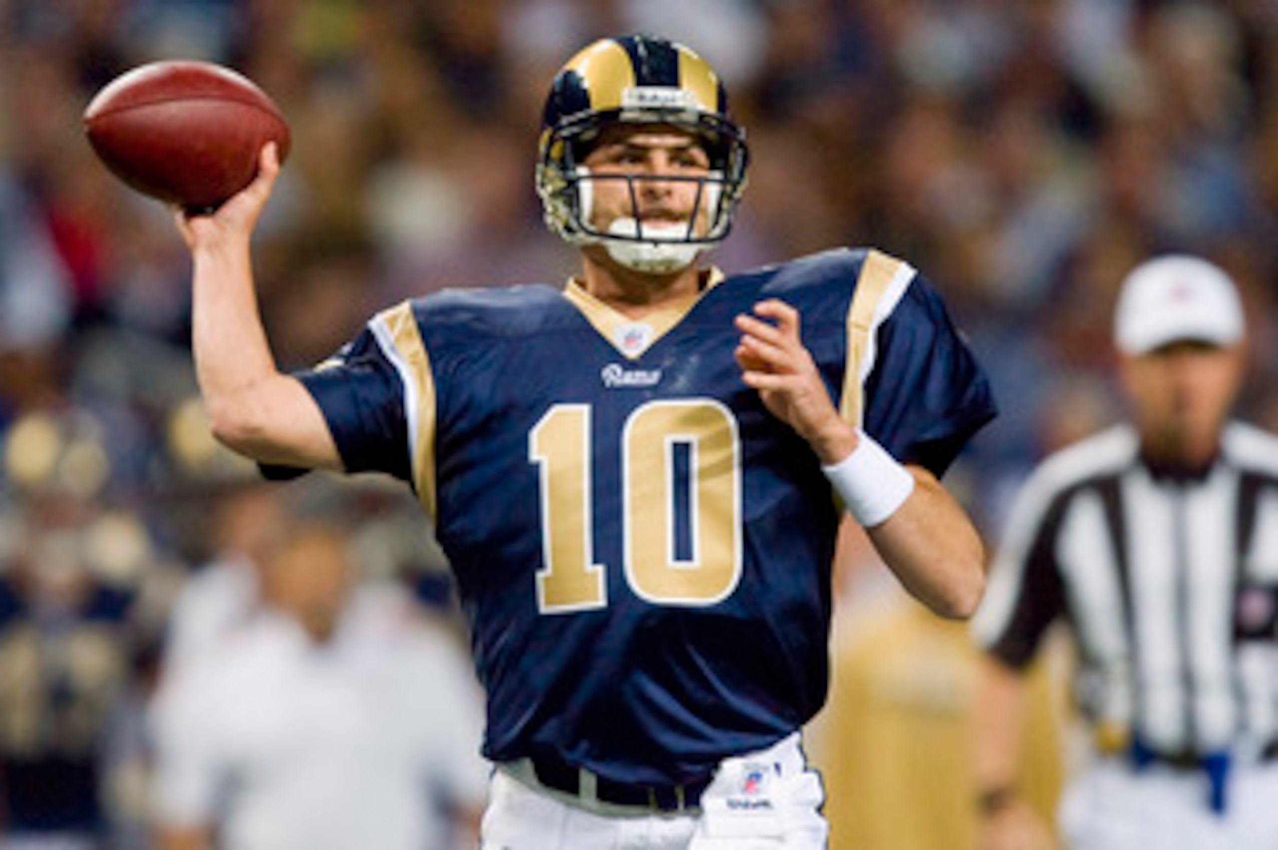 ST. LOUIS, MO - OCTOBER 25: Marc Bulger #10 of the St. Louis Rams passes against the Indianapolis Colts at the Edward Jones Dome on October 25, 2009 in St. Louis, Missouri.  (Photo by Dilip Vishwanat/Getty Images)