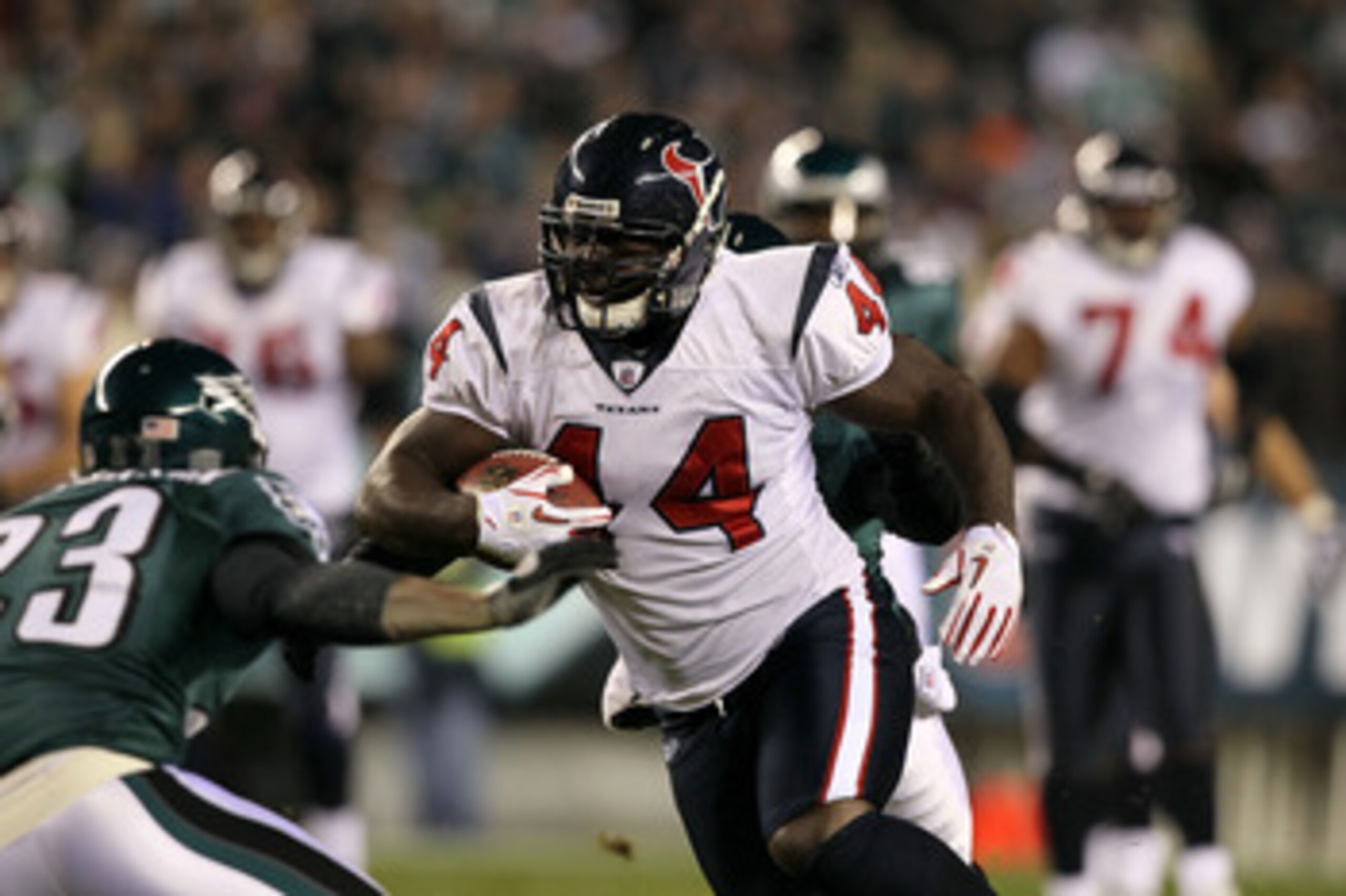 PHILADELPHIA, PA - DECEMBER 02: Vonta Leach #44 of the Houston Texans runs with the ball against the Philadelphia Eagles at Lincoln Financial Field on December 2, 2010 in Philadelphia, Pennsylvania. (Photo by Jim McIsaac/Getty Images) PHILADELPHIA, PA - DECEMBER 02: Vonta Leach #44 of the Houston Texans runs with the ball against the Philadelphia Eagles at Lincoln Financial Field on December 2, 2010 in Philadelphia, Pennsylvania. (Photo by Jim McIsaac/Getty Images)
