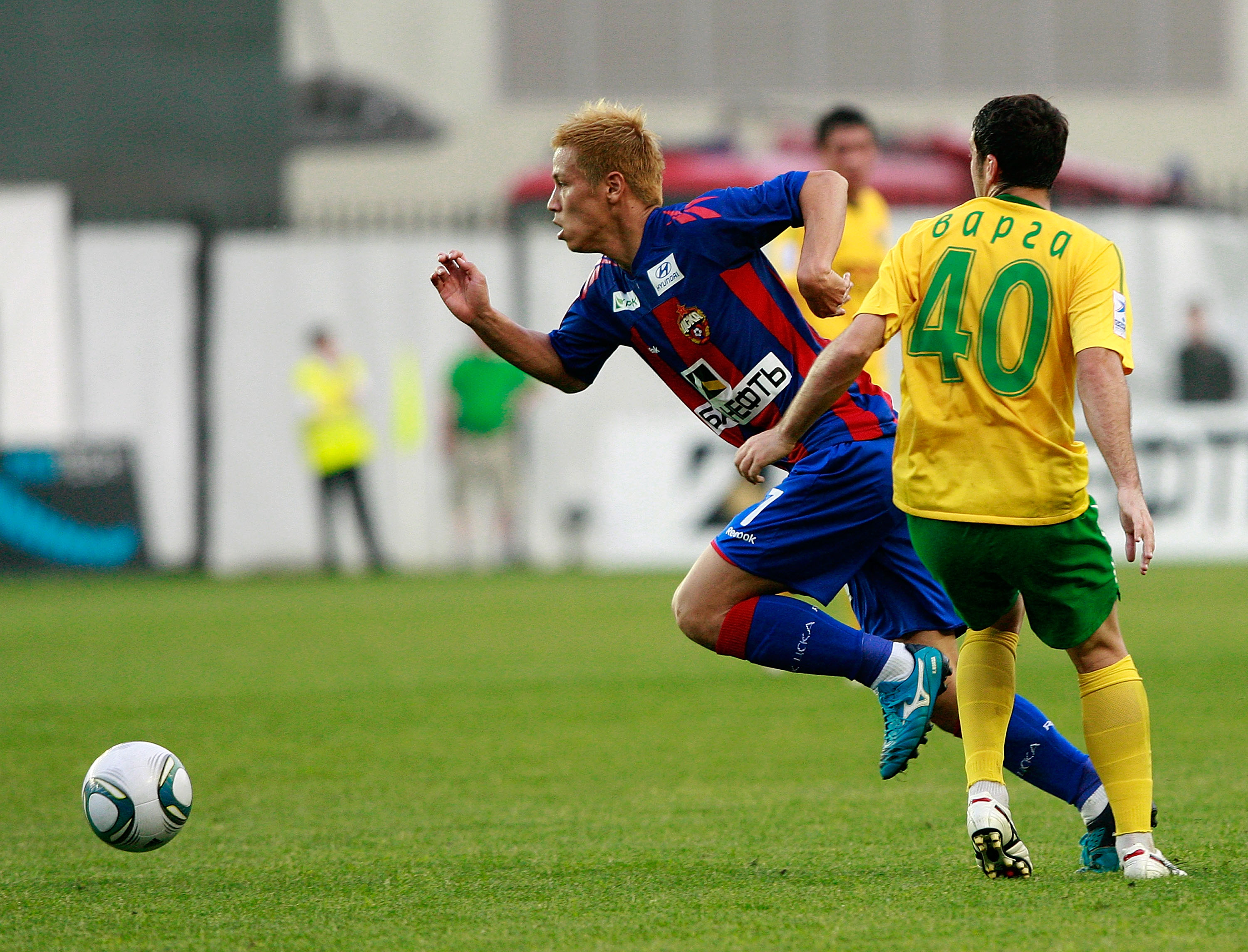 KHIMKI, RUSSIA - MAY 29: (EMBARGOED FOR PUBLICATION IN ALL JAPANESE MEDIA UNTIL 48 HOURS AFTER CREATE DATE AND TIME) Keisuke Honda of PFC CSKA Moscow in action during the Russian Football League Championship match between PFC CSKA Moscow and FC Kuban Kras