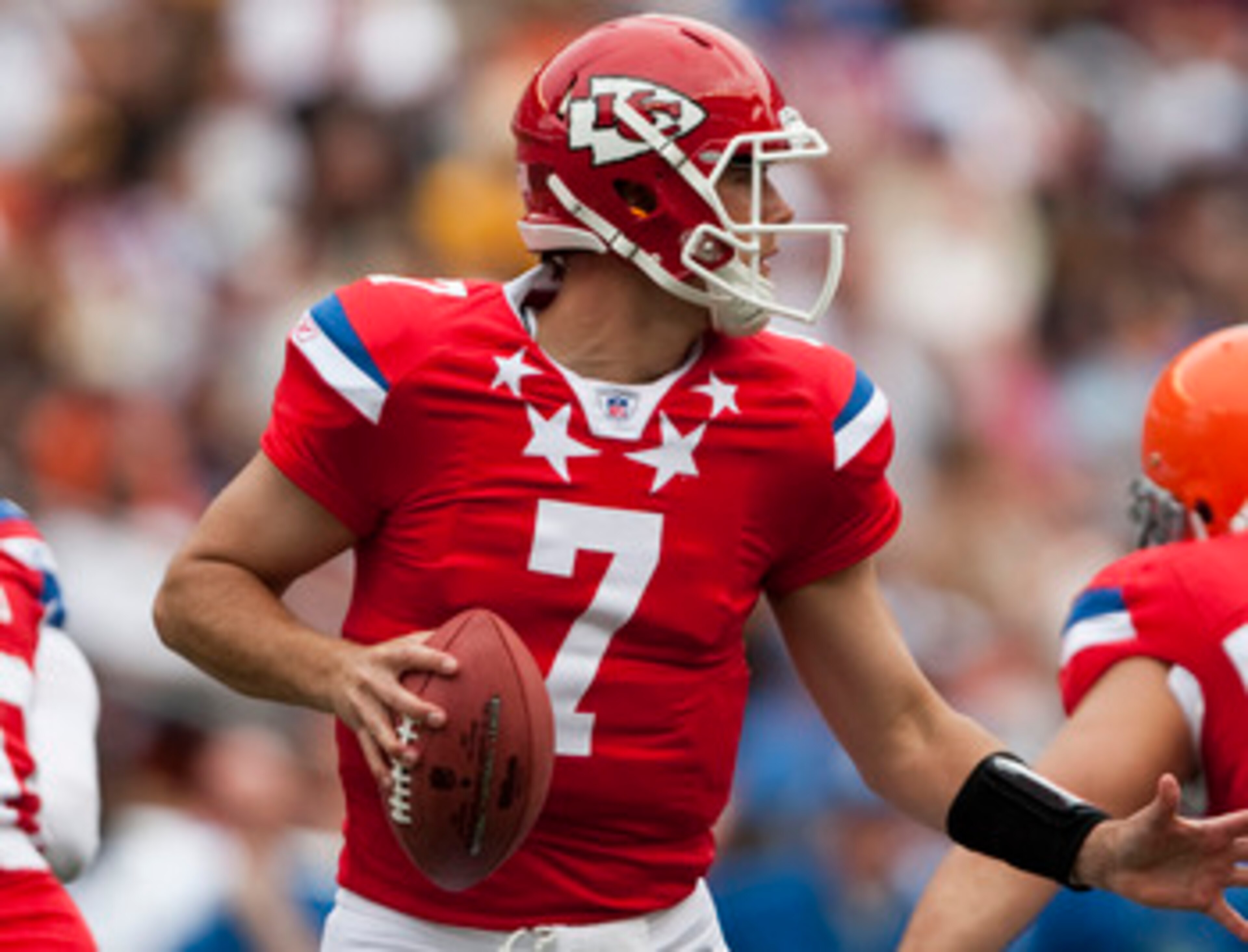 HONOLULU - JANUARY 30:  Matt Cassel, #7 of the Kansas City Chiefs, passes against the NFC during the 2011 NFL Pro Bowl at Aloha Stadium on January 30, 2011 in Honolulu, Hawaii.  (Photo by Kent Nishimura/Getty Images)