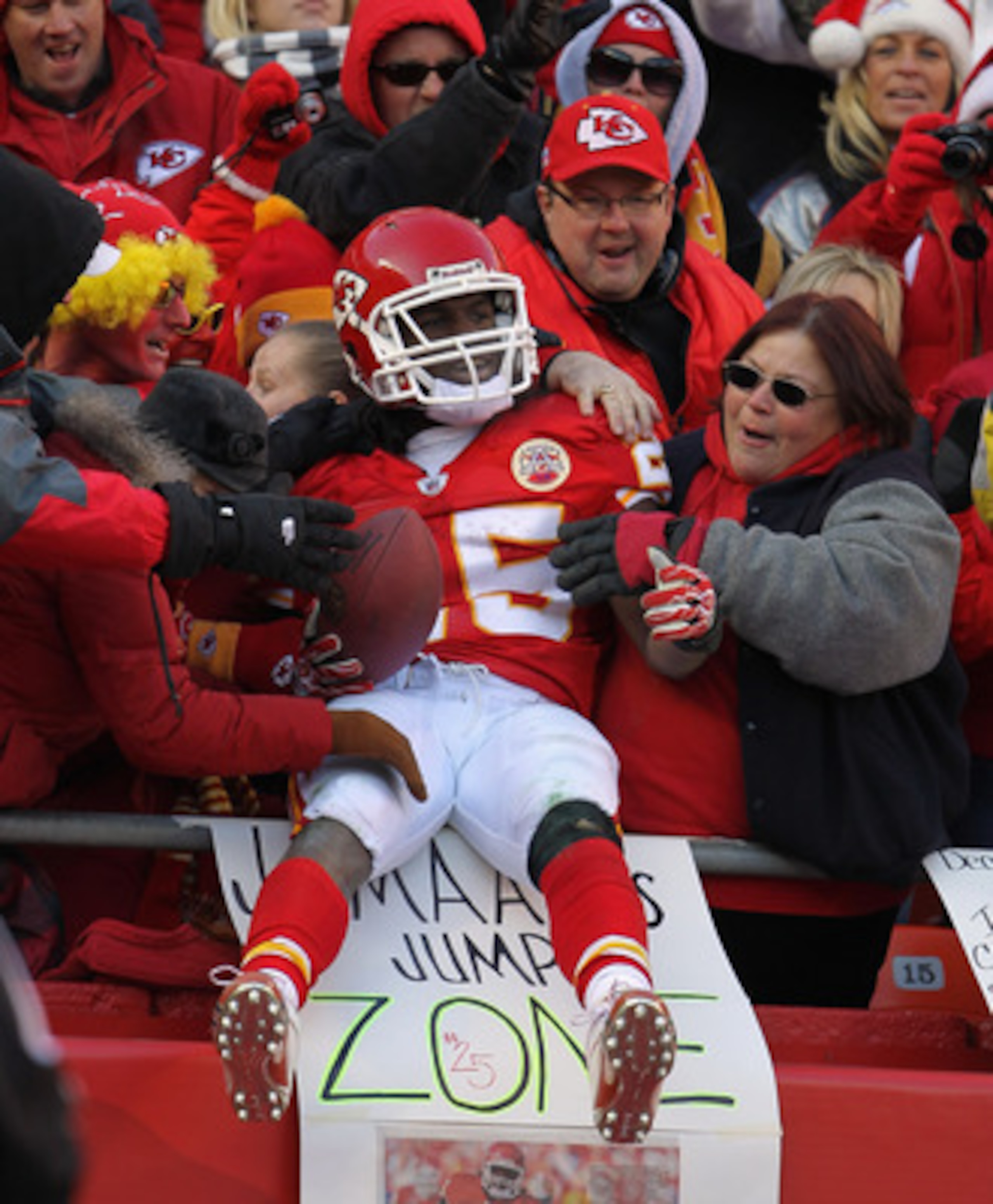 KANSAS CITY, MO - DECEMBER 05: Jamaal Charles #25 of the Kansas City Chiefs in action during the game against the Denver Broncos on December 5, 2010 at Arrowhead Stadium in Kansas City, Missouri. (Photo by Jamie Squire/Getty Images) KANSAS CITY, MO - DECEMBER 05: Jamaal Charles #25 of the Kansas City Chiefs in action during the game against the Denver Broncos on December 5, 2010 at Arrowhead Stadium in Kansas City, Missouri. (Photo by Jamie Squire/Getty Images)