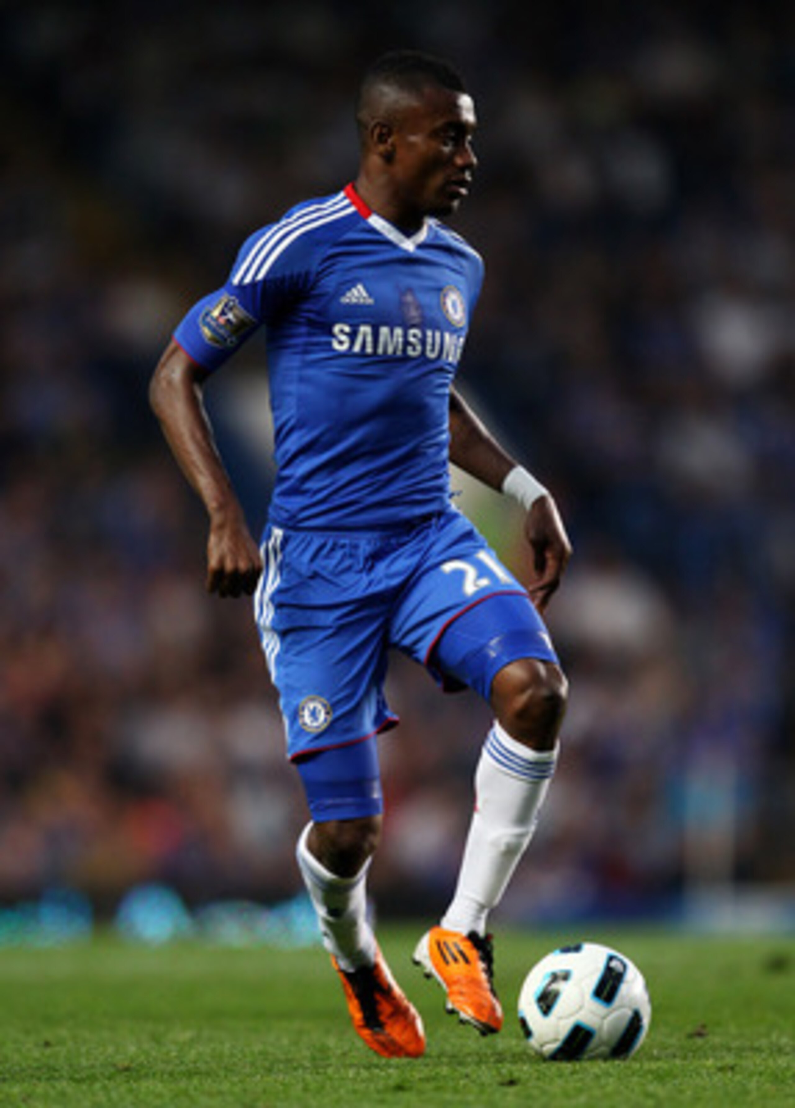 LONDON, ENGLAND - APRIL 20:  Salomon Kalou of Chelsea in action during the Barclays Premier League match between Chelsea and Birmingham City at Stamford Bridge on April 20, 2011 in London, England.  (Photo by Julian Finney/Getty Images)