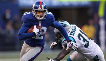 EAST RUTHERFORD, NJ - DECEMBER 27: Steve Smith #12 of the New York Giants runs past Richard Marshall #31 of the Carolina Panthers at Giants Stadium on December 27, 2009 in East Rutherford, New Jersey.  (Photo by Nick Laham/Getty Images)