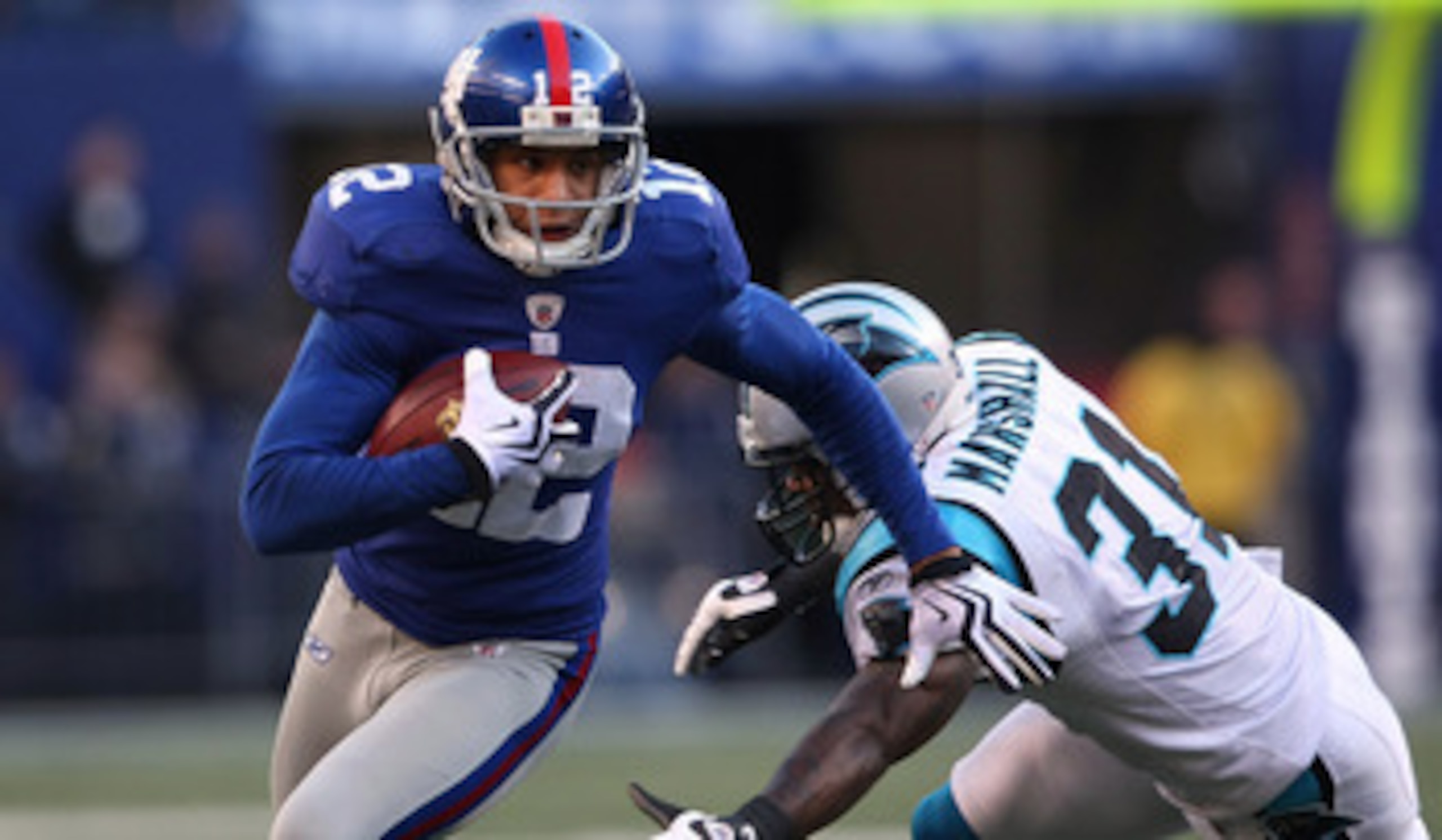 EAST RUTHERFORD, NJ - DECEMBER 27: Steve Smith #12 of the New York Giants runs past Richard Marshall #31 of the Carolina Panthers at Giants Stadium on December 27, 2009 in East Rutherford, New Jersey.  (Photo by Nick Laham/Getty Images)