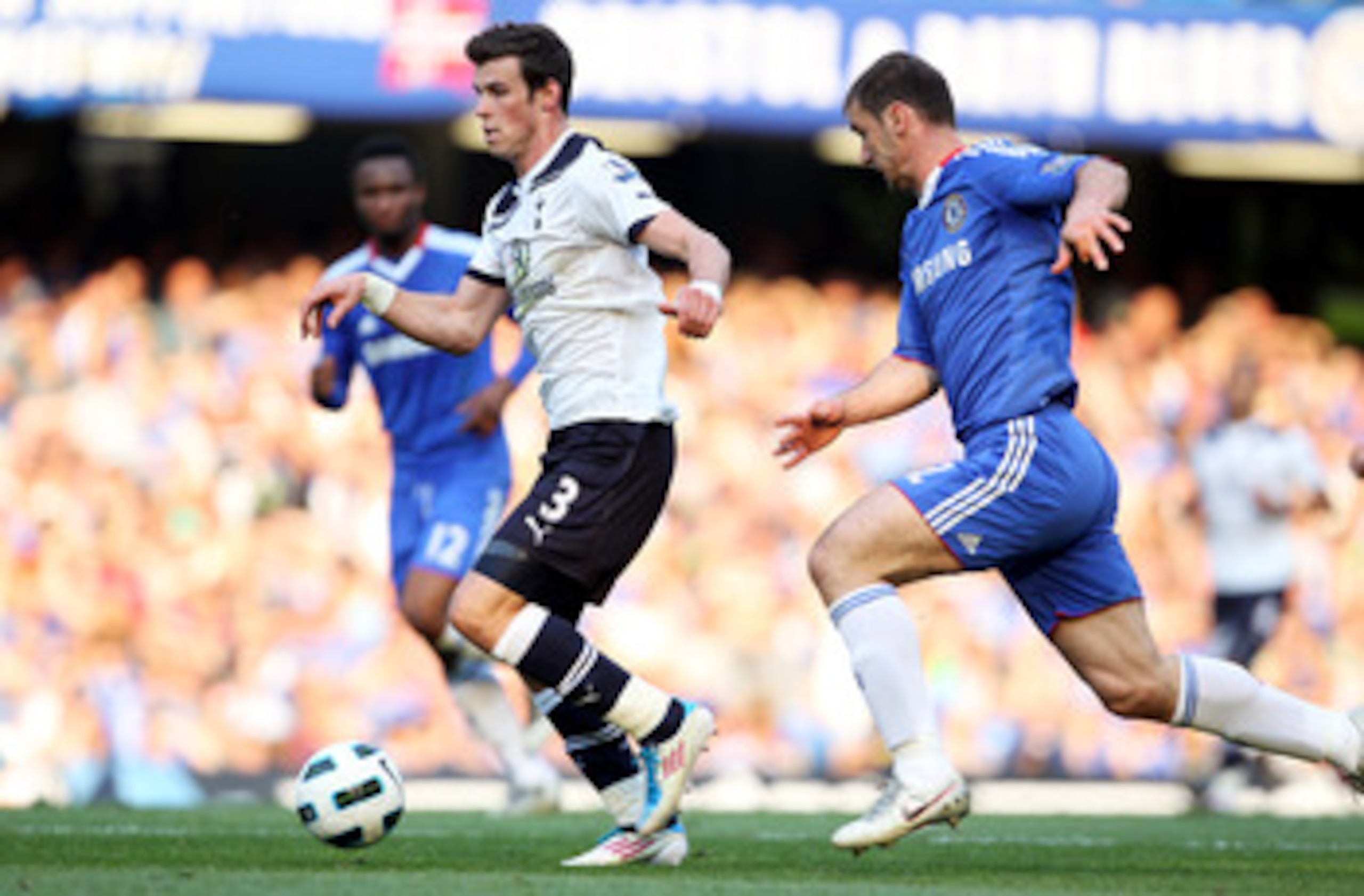 LONDON, ENGLAND - APRIL 30:  Gareth Bale of Spurs is pursued by Branislav Ivanovic of Chelsea during the Barclays Premier League match between Chelsea and Tottenham Hotspur at Stamford Bridge on April 30, 2011 in London, England.  (Photo by Clive Rose/Get