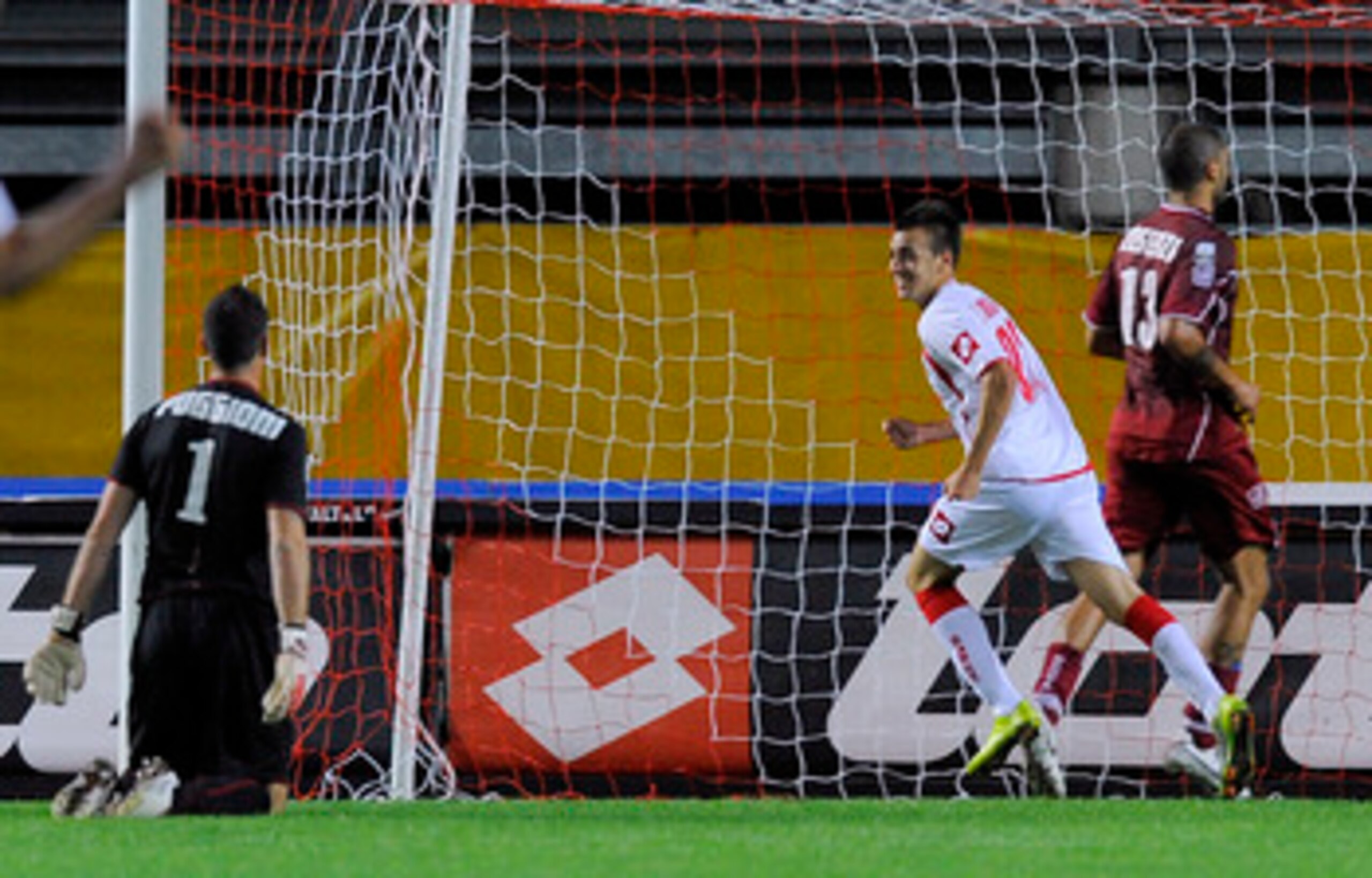 PADOVA, ITALY - SEPTEMBER 10:  Stephan El Shaarawy (C) of Padova celebrates after scoring the opening goal during the Serie B match between Padova and Reggina at Stadio Euganeo on September 10, 2010 in Padova, Italy.  (Photo by Dino Panato/Getty Images)