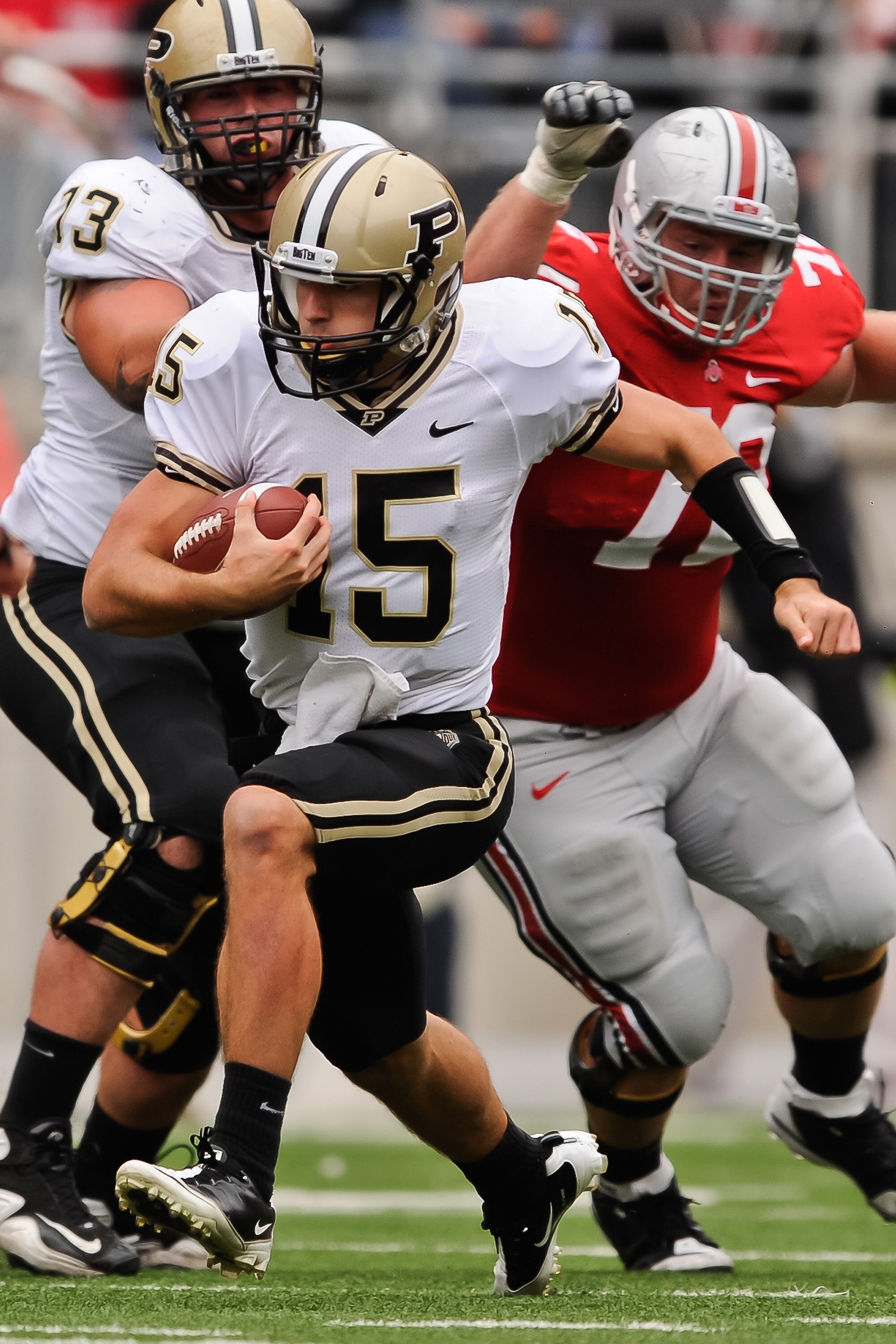 COLUMBUS, OH - OCTOBER 23: Quarterback Rob Henry #15 of the Purdue Boilermakers runs with the ball against the Ohio State Buckeyes at Ohio Stadium on October 23, 2010 in Columbus, Ohio. (Photo by Jamie Sabau/Getty Images) COLUMBUS, OH - OCTOBER 23: Quarterback Rob Henry #15 of the Purdue Boilermakers runs with the ball against the Ohio State Buckeyes at Ohio Stadium on October 23, 2010 in Columbus, Ohio. (Photo by Jamie Sabau/Getty Images)